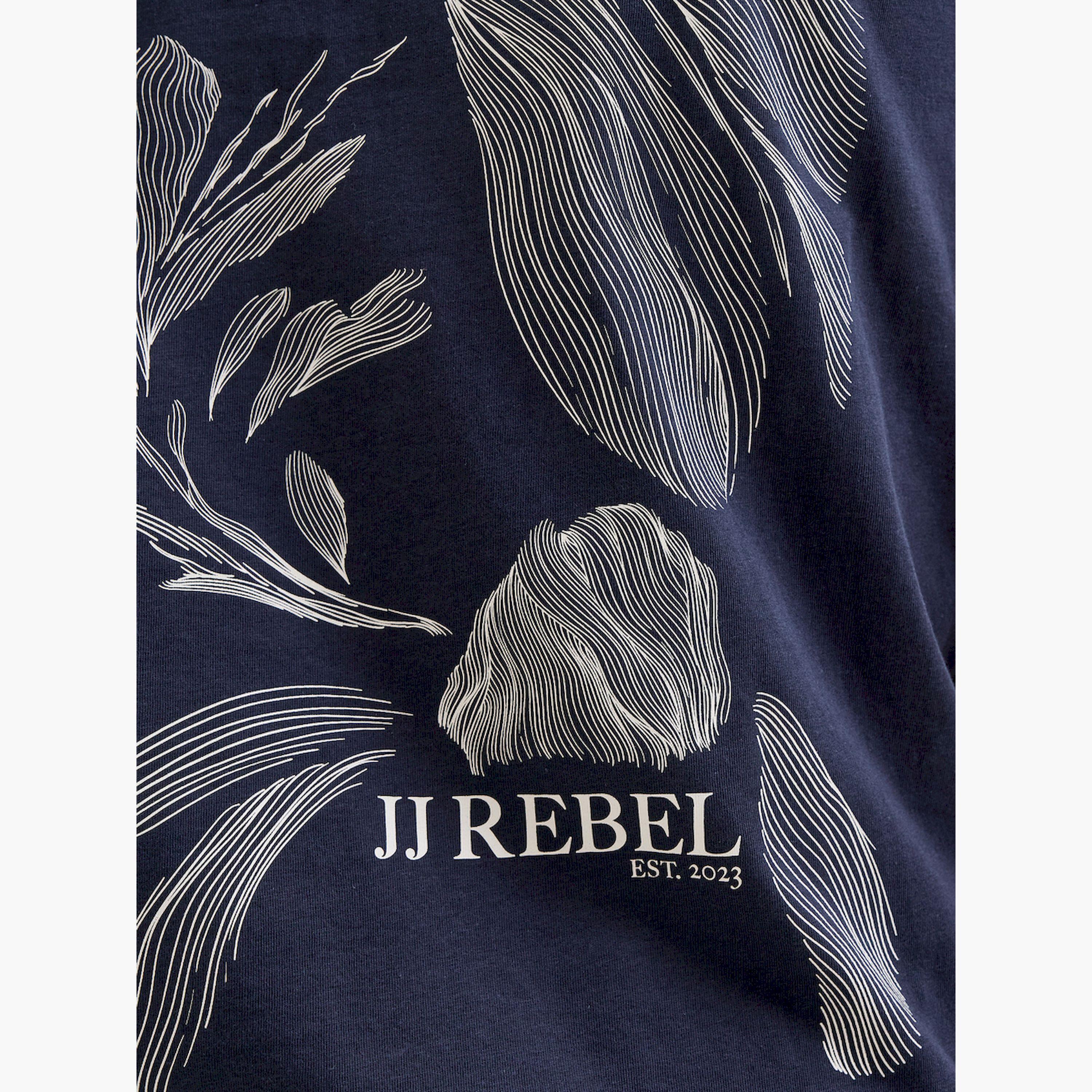 ريبيل × ستايلي - تي شيرت بطبعة جرافيكية ورقبة دائرية-men-clothing-tshirtsandpolos-tshirts-image-4