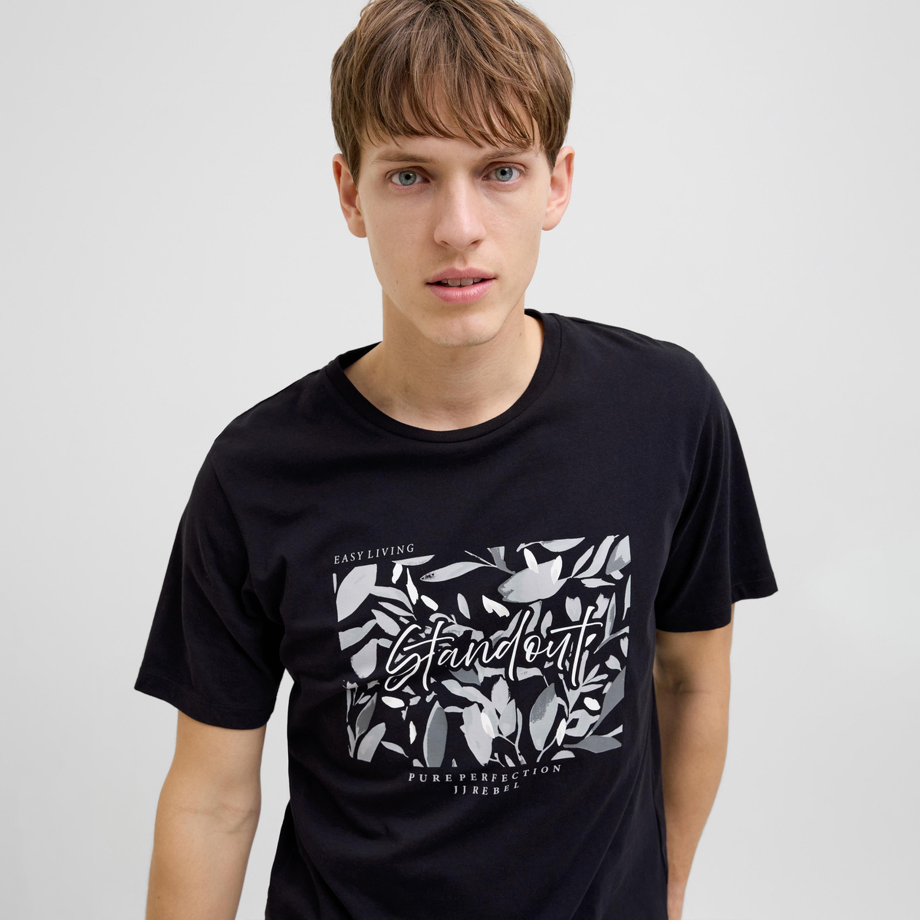 ريبيل × ستايلي - تي شيرت بطباعة جرافيكية ورقبة دائرية وقصّة عادية-men-clothing-tshirtsandpolos-tshirts-image-3