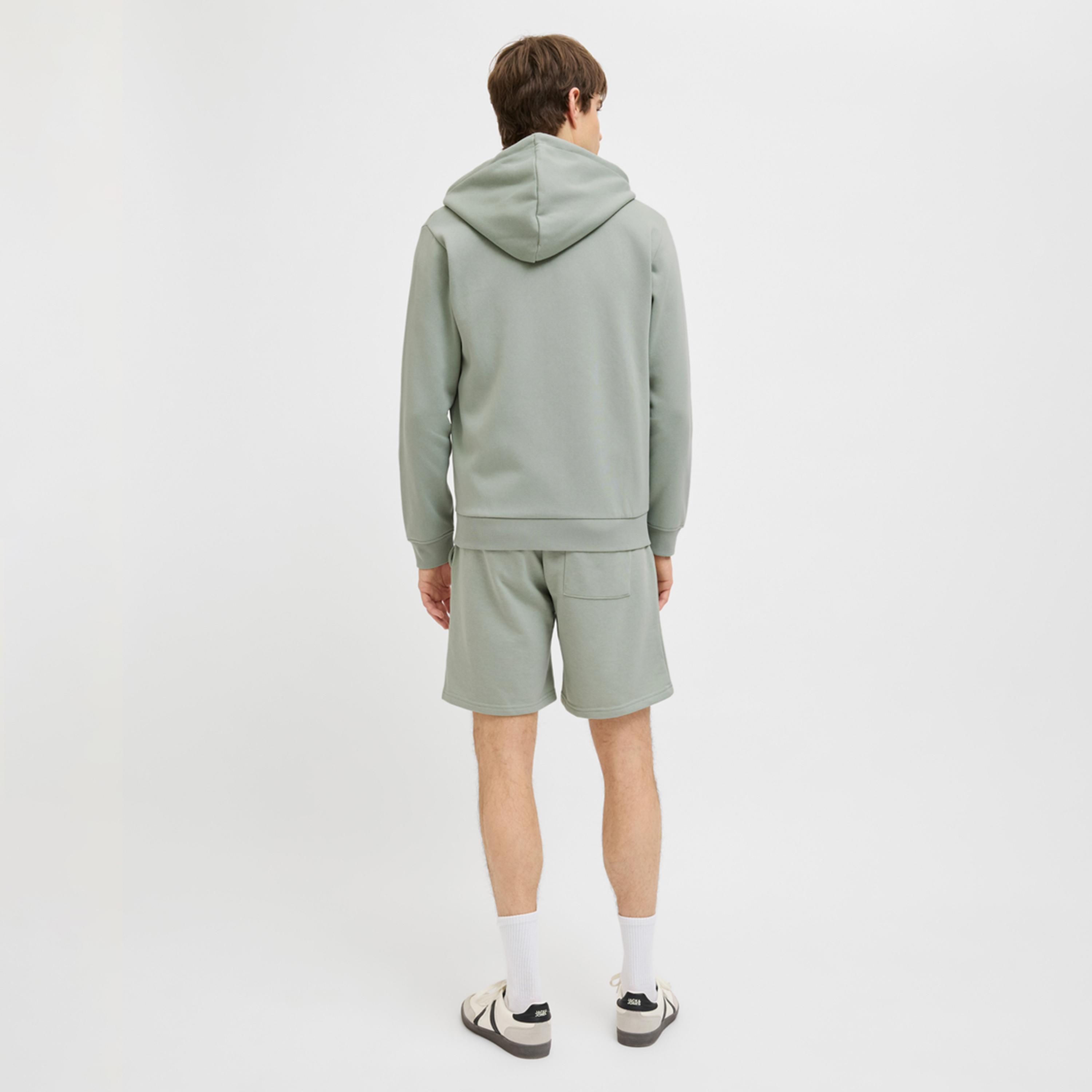 ريبيل × ستايلي - شورت سادة متوسط الارتفاع بقصّة عادية-men-clothing-bottoms-shorts-image-3