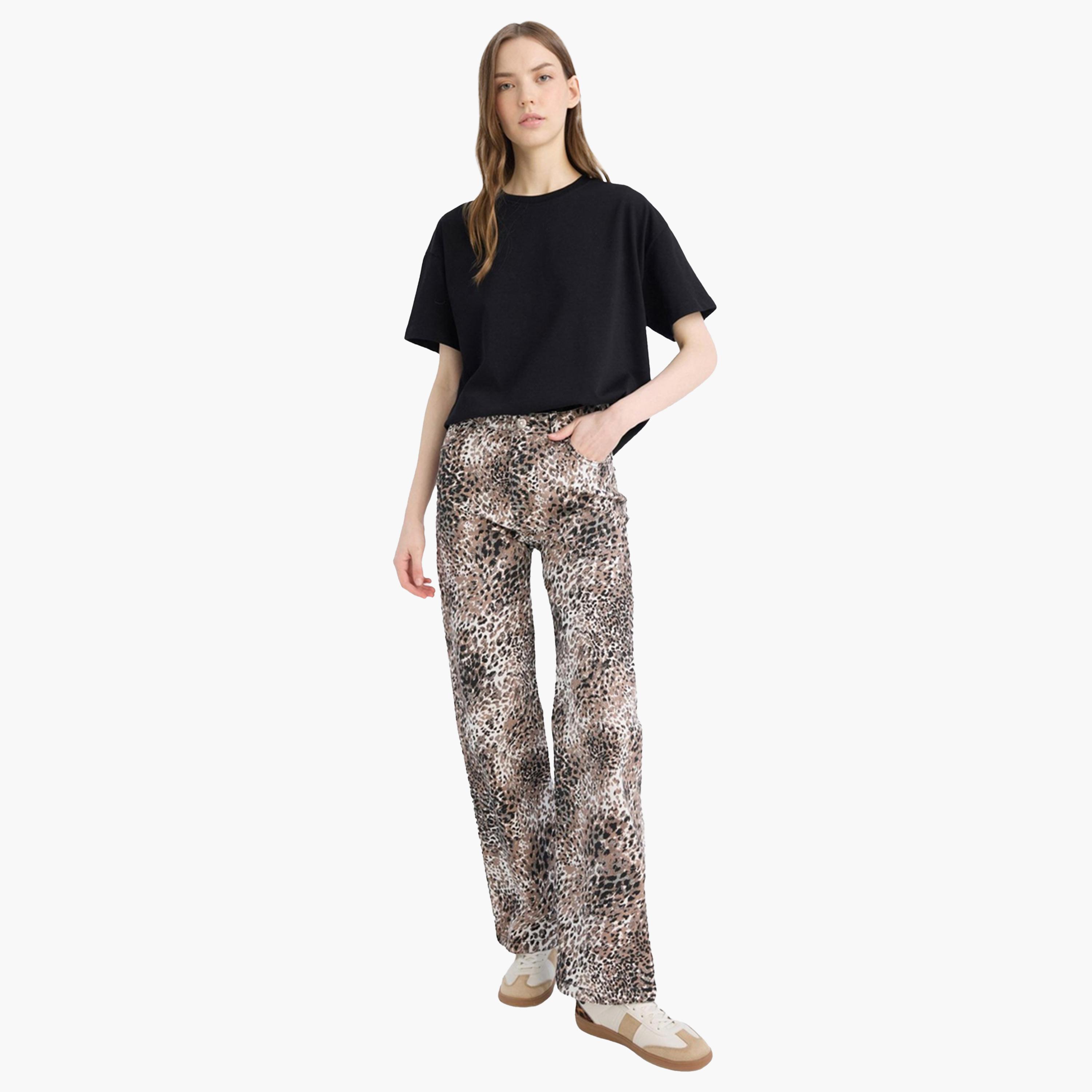 ديفاكتو × ستايلي-  بنطال ضيق بخصر عالٍ بطبعة جلد النمر باللون الأسود-women-clothing-bottoms-trousers-image-4