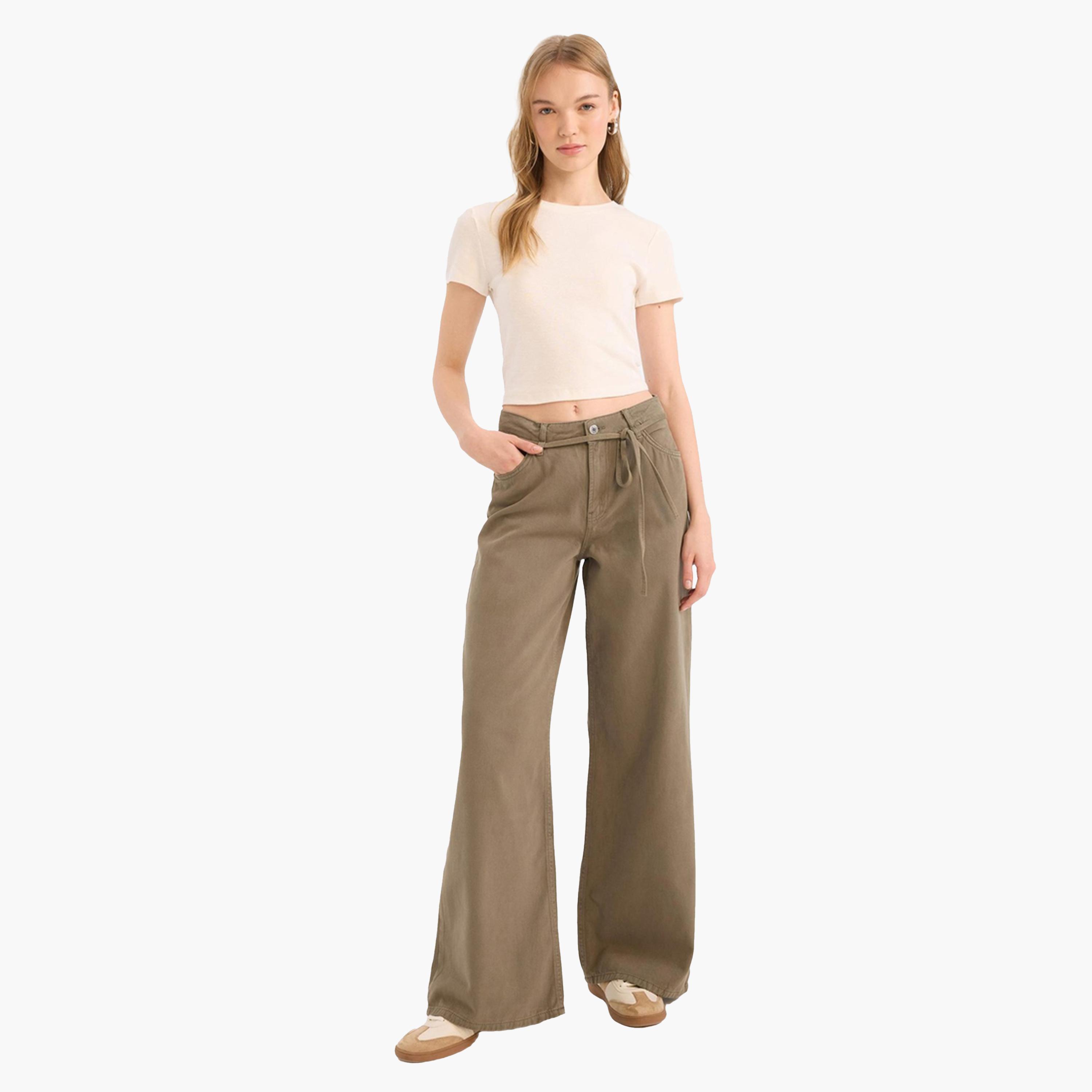 ديفاكتو × ستايلي-  بنطال جبردين واسع الساق وخصر مرتفع من الكاكي-women-clothing-bottoms-trousers-image-1