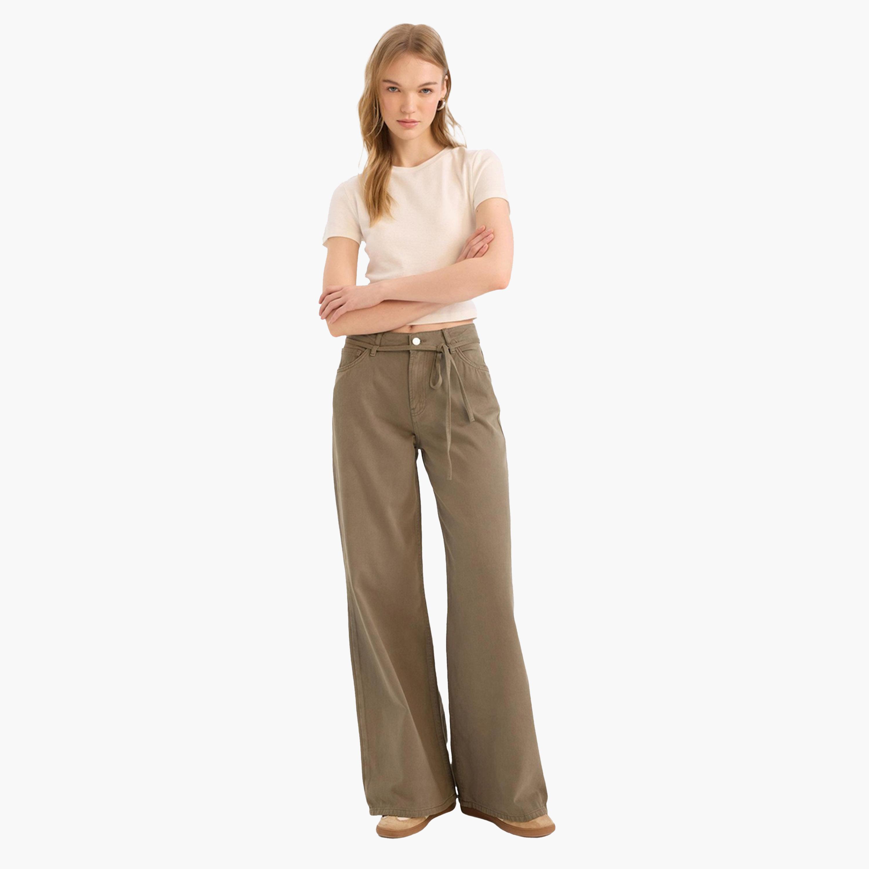 ديفاكتو × ستايلي-  بنطال جبردين واسع الساق وخصر مرتفع من الكاكي-women-clothing-bottoms-trousers-image-6