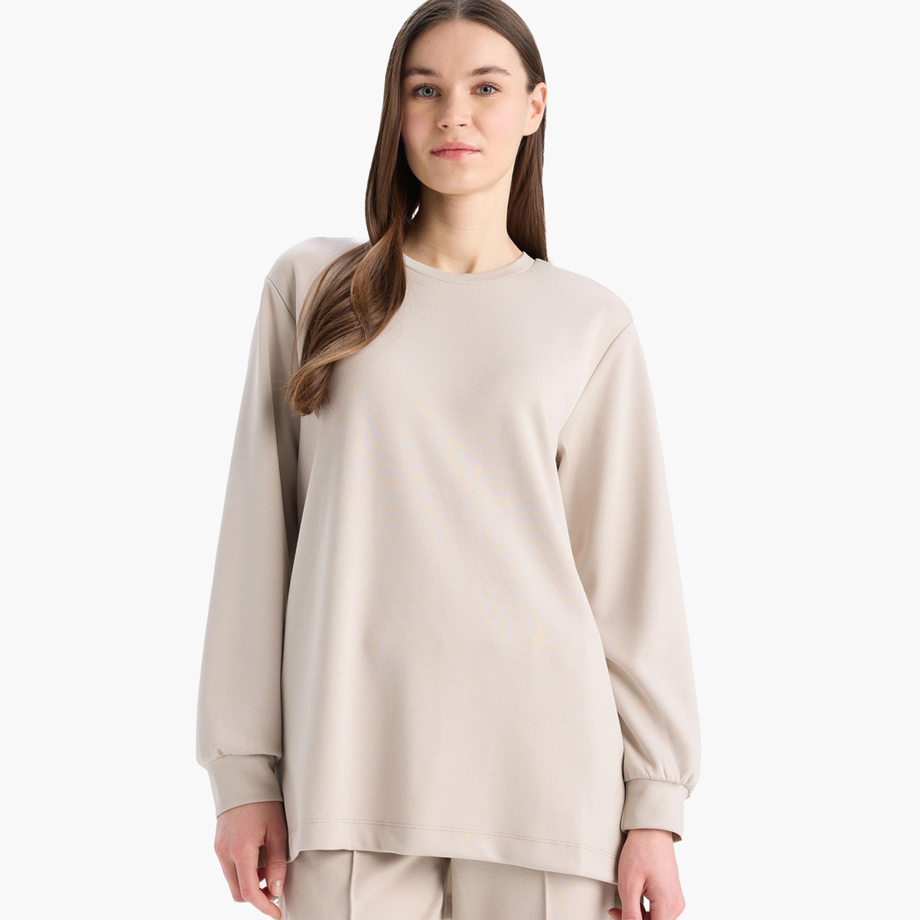 ديفاكتو × ستايلي-  تي شيرت بيج سادة بأكمام طويلة ورقبة دائرية-women-clothing-tshirts-image-1