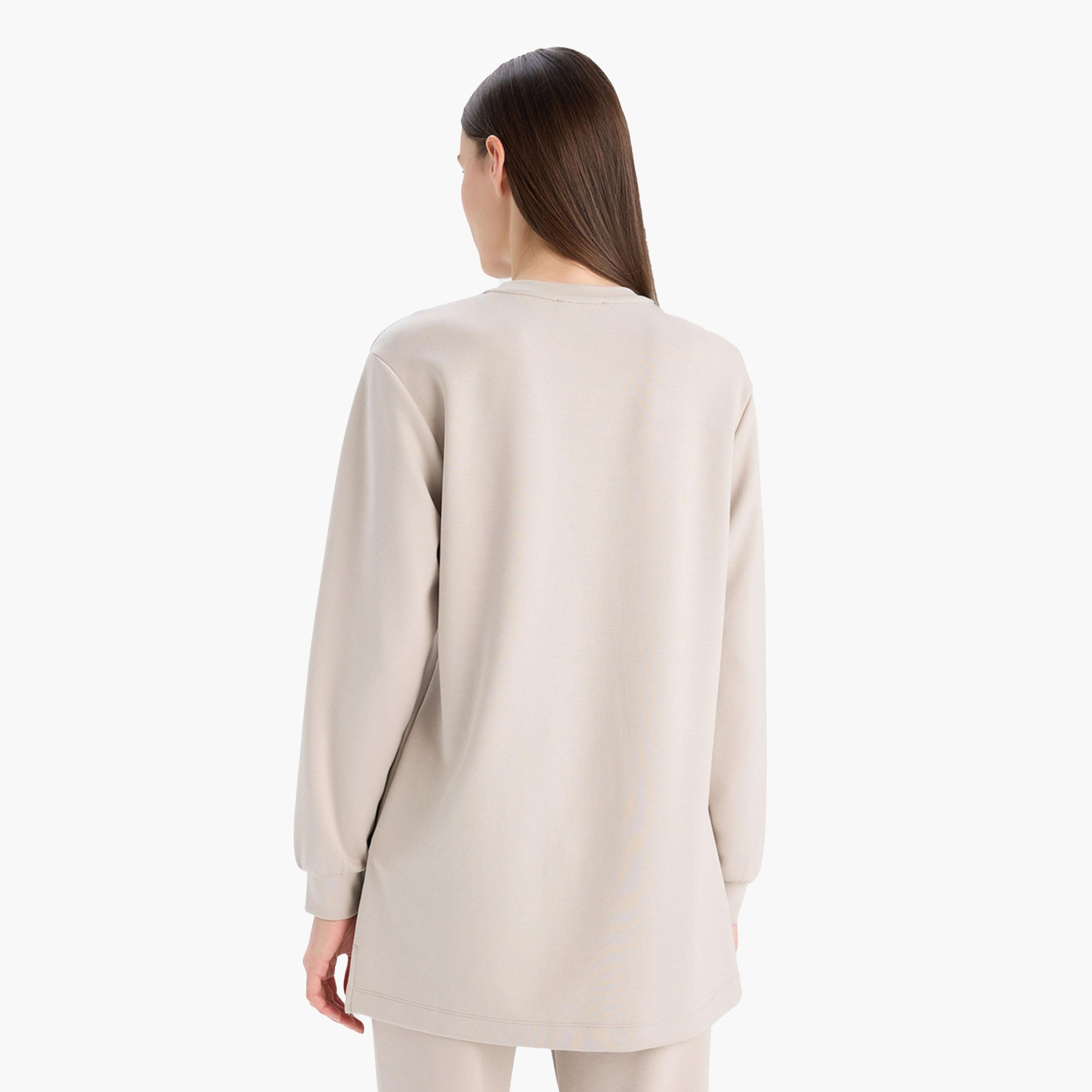 ديفاكتو × ستايلي-  تي شيرت بيج سادة بأكمام طويلة ورقبة دائرية-women-clothing-tshirts-image-2