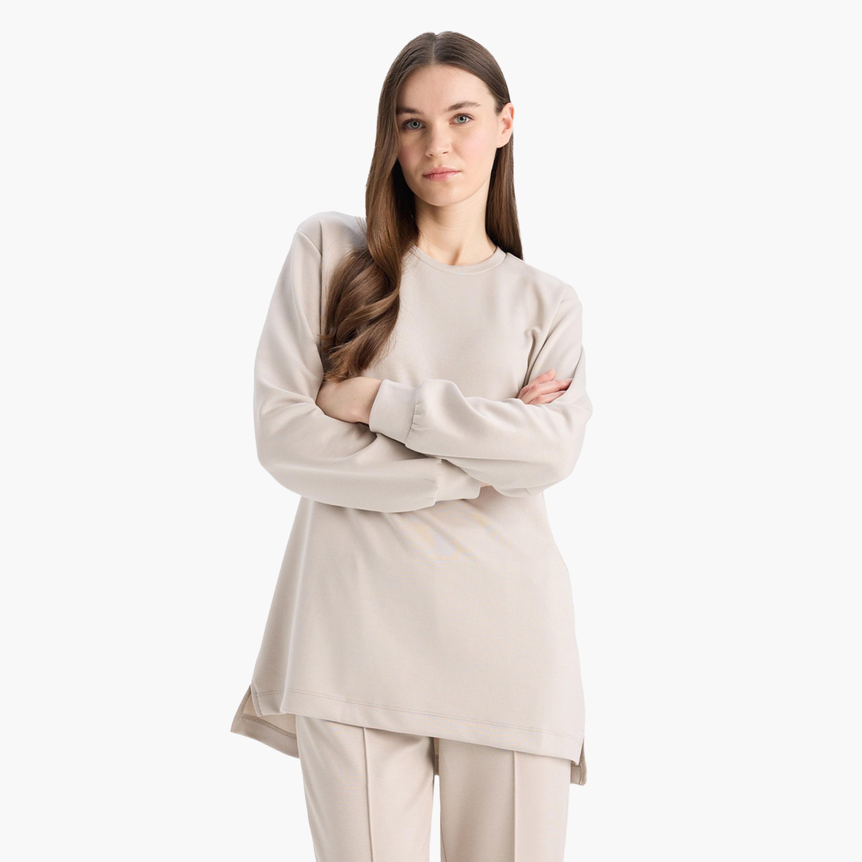 ديفاكتو × ستايلي-  تي شيرت بيج سادة بأكمام طويلة ورقبة دائرية-women-clothing-tshirts-image-5