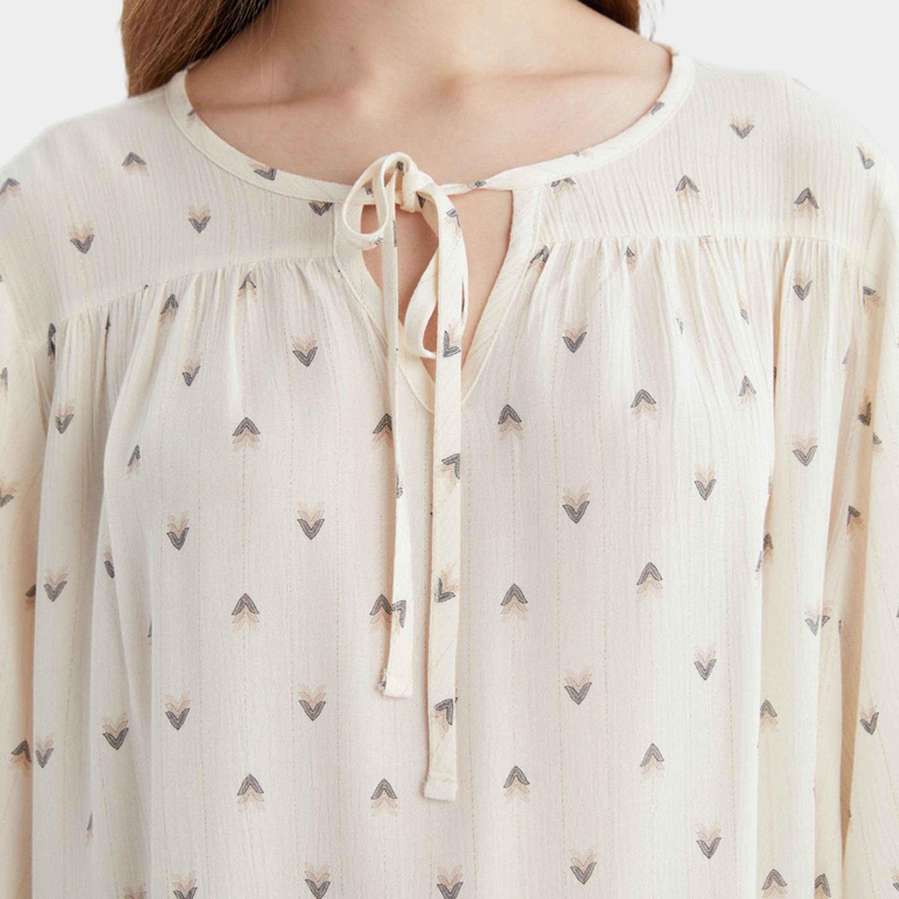 ديفاكتو × ستايلي-  بلوزة بيج مطبوعة بأكمام طويلة-women-clothing-shirtsandblouses-blouses-image-5