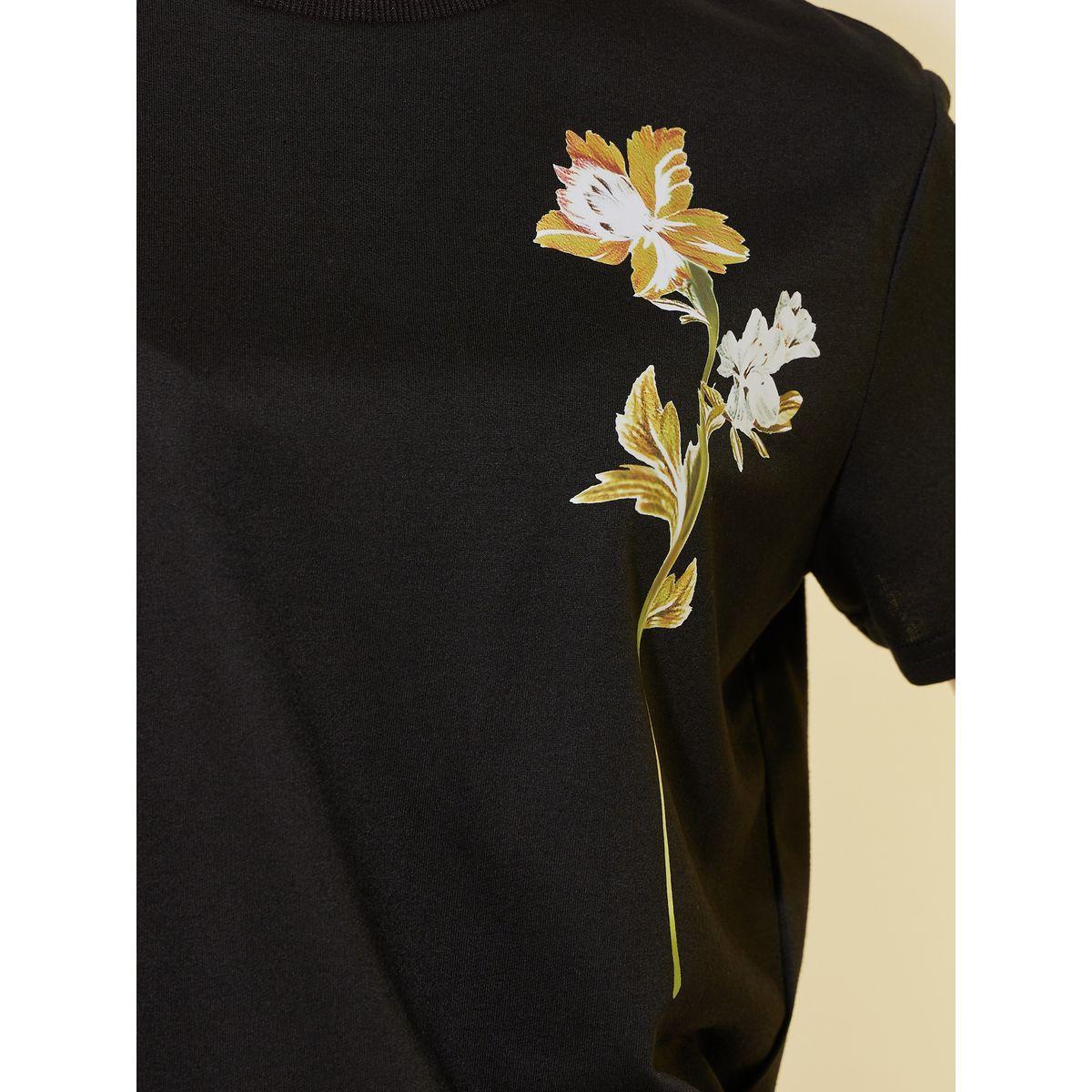 Styli Graphic Printed Short Sleeve T-Shirt and Pants Co-Ords-women-clothing-coordsets-image-3