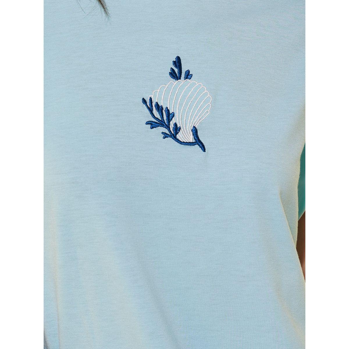 تيشيرت بتفاصيل مُطرزة وبدون أكمام-women-clothing-tshirts-image-4