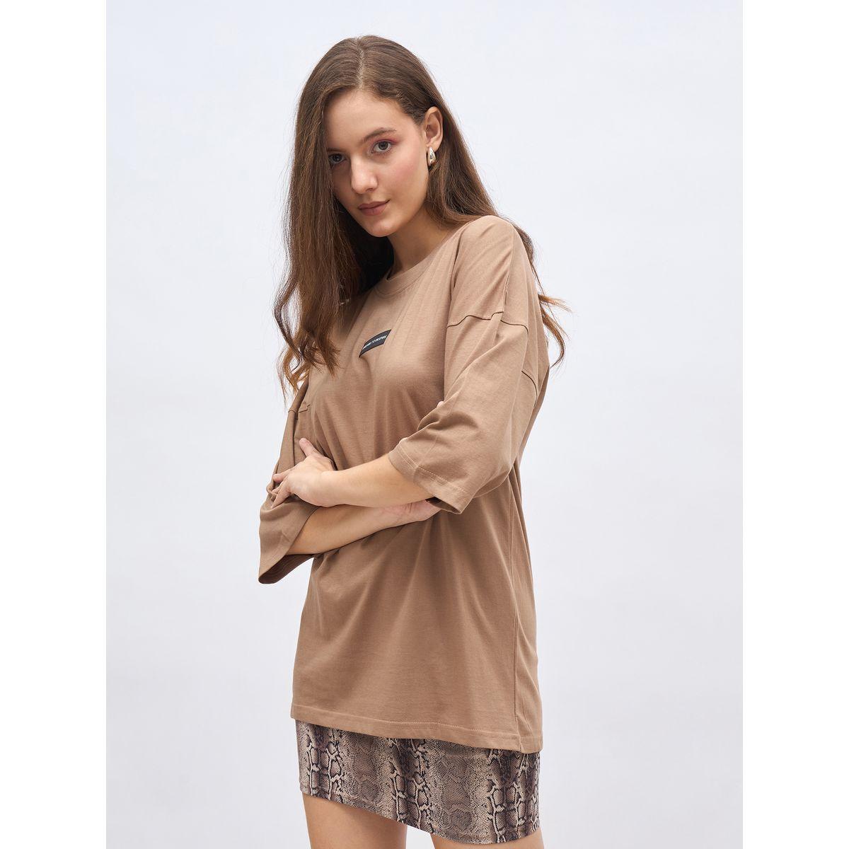 تيشيرت فضفاض بتفاصيل شارة-women-clothing-tshirts-image-3