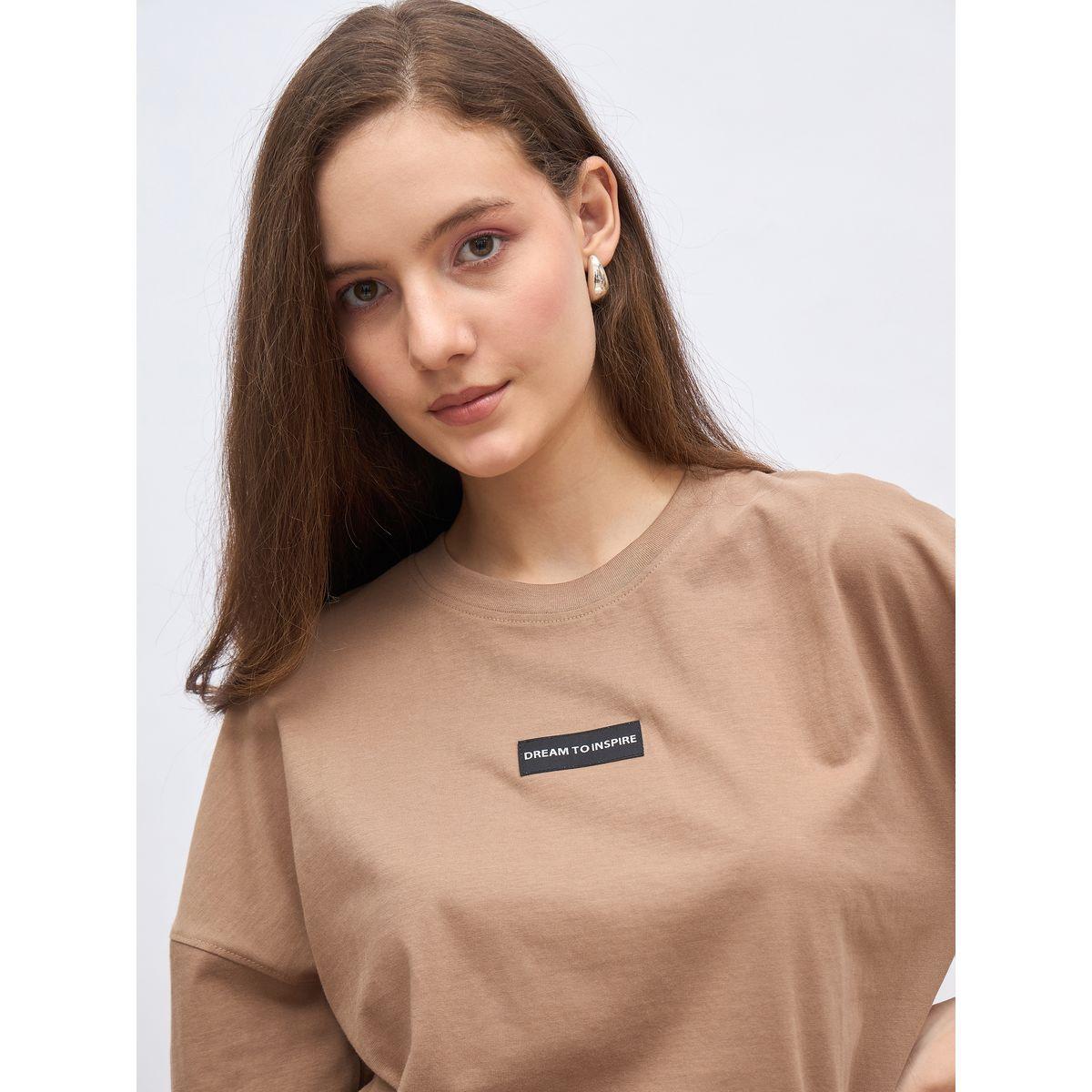 تيشيرت فضفاض بتفاصيل شارة-women-clothing-tshirts-image-4