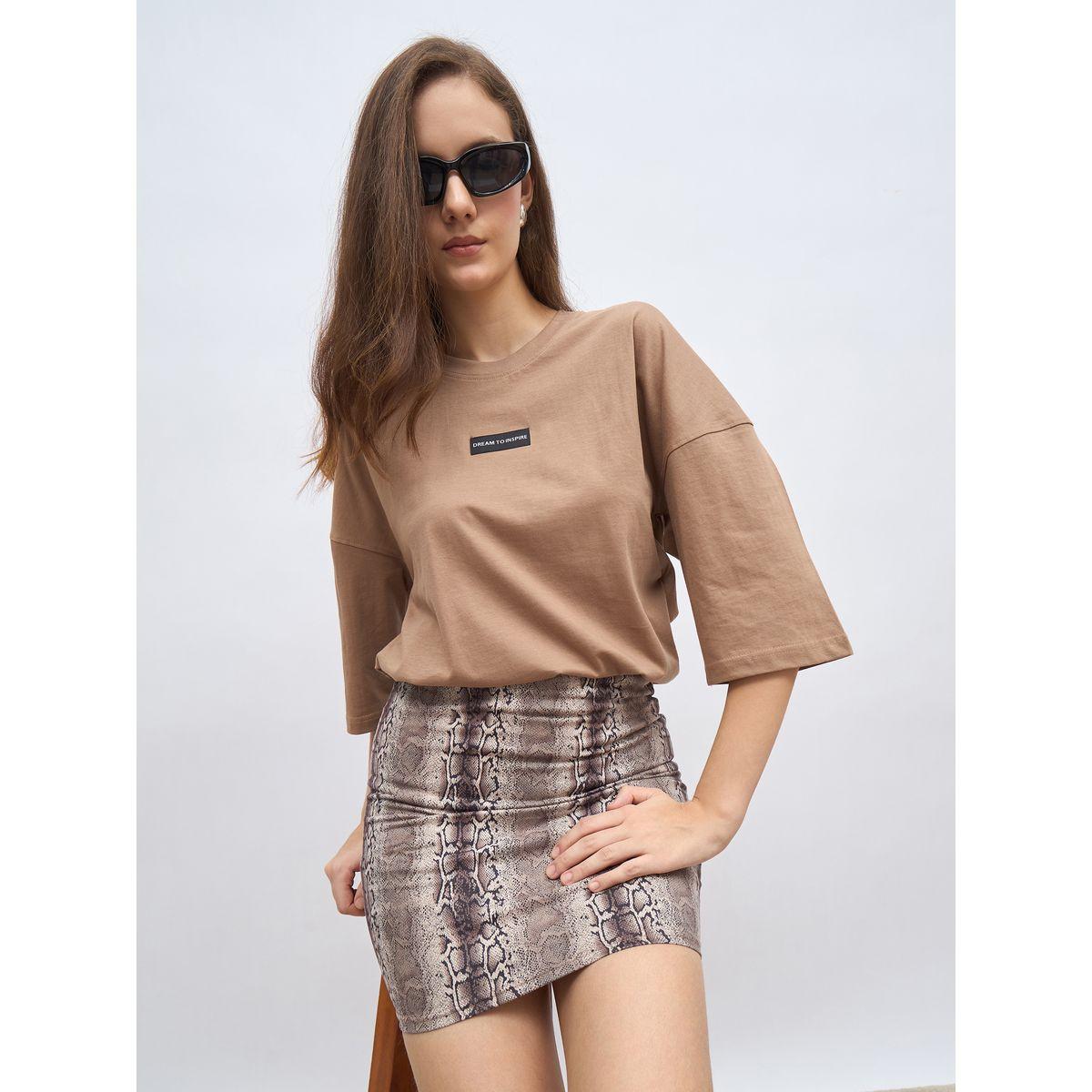 تيشيرت فضفاض بتفاصيل شارة-women-clothing-tshirts-image-6