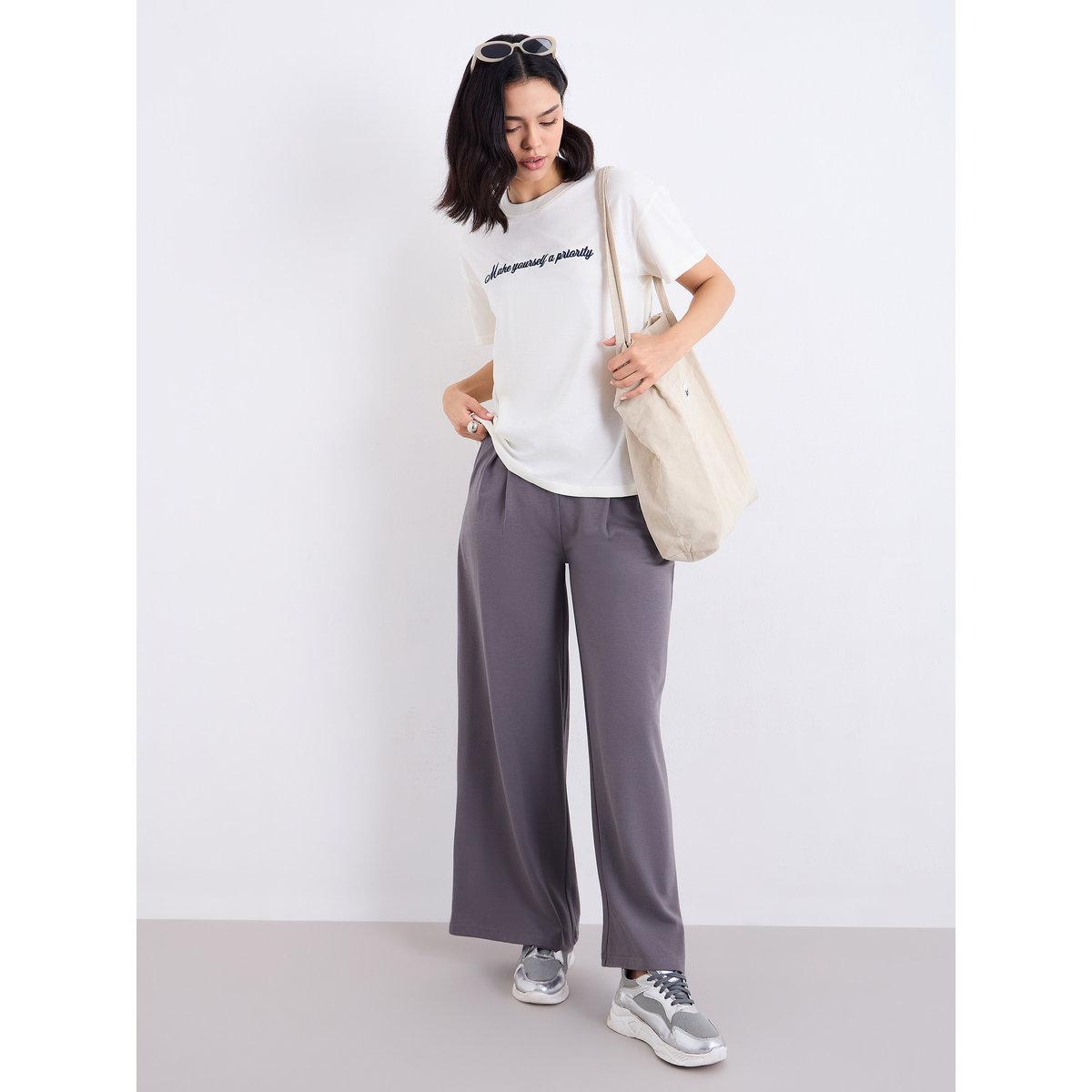 تيشيرت بقصة بوكسي وكتابة مُطرّزة-women-clothing-tshirts-image-2