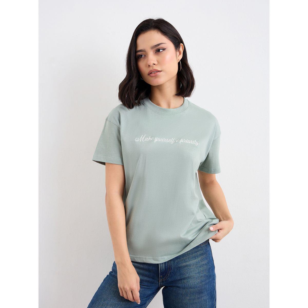 تيشيرت بقصة بوكسي وتفاصيل كتابة مُطرزة-women-clothing-tshirts-image-2