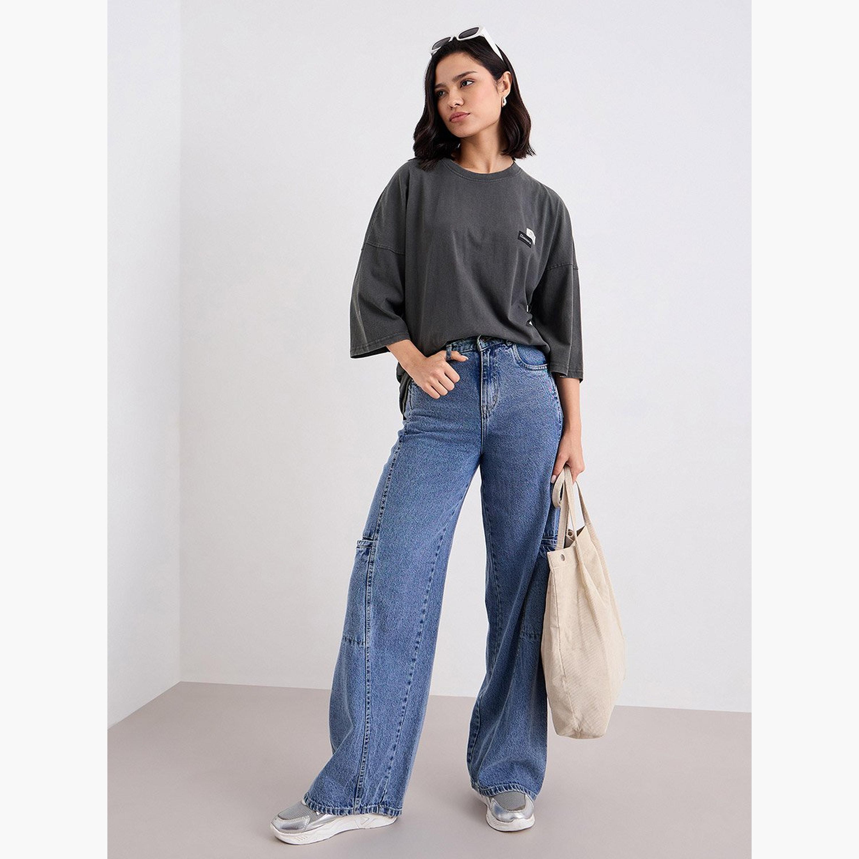 ستايلي - تي شيرت مقاس كبير مغسول بالحامض مع تفاصيل شارة-women-clothing-tshirts-image-2