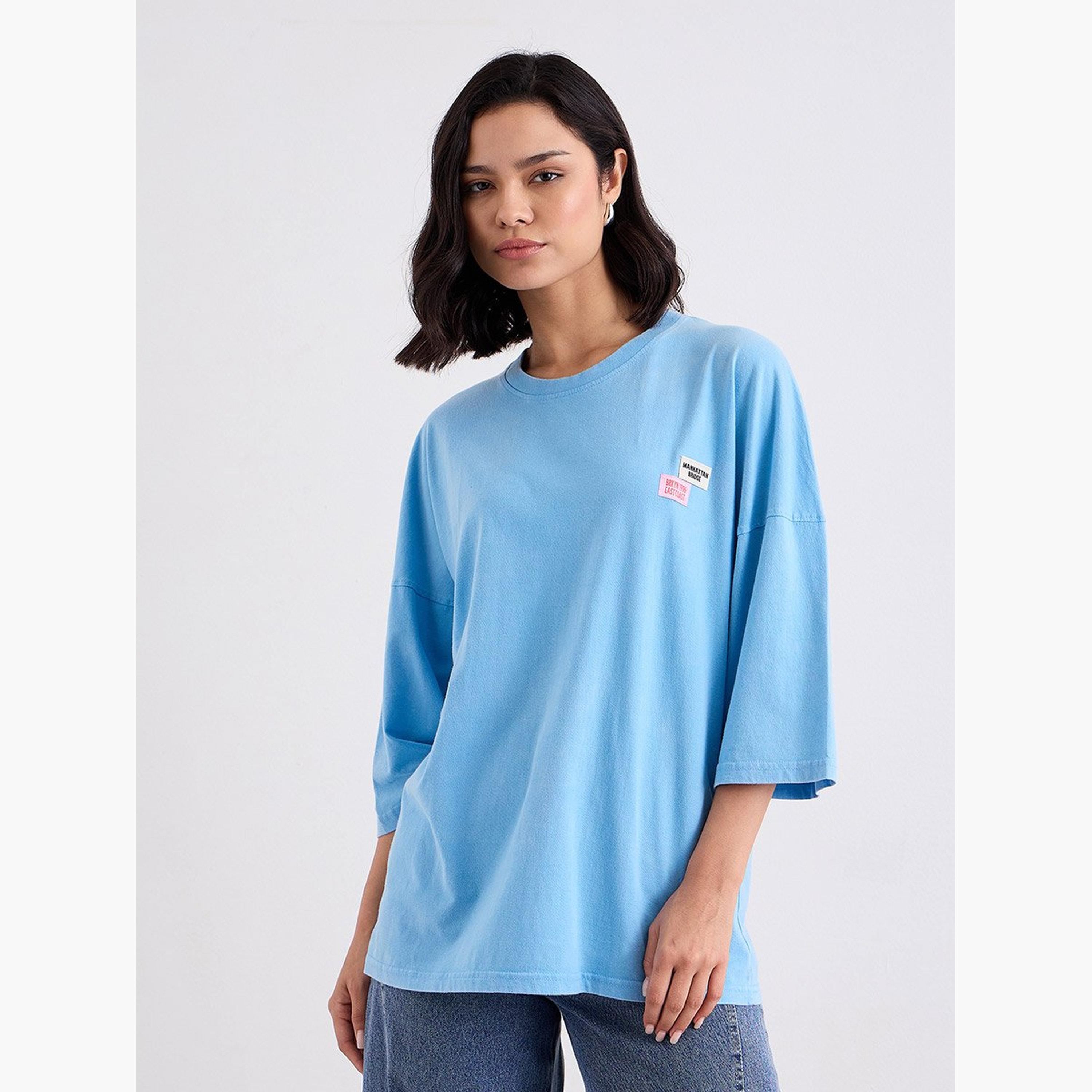 ستايلي - تي شيرت مقاس كبير مغسول بالحامض مع تفاصيل شارة-women-clothing-tshirts-image-1