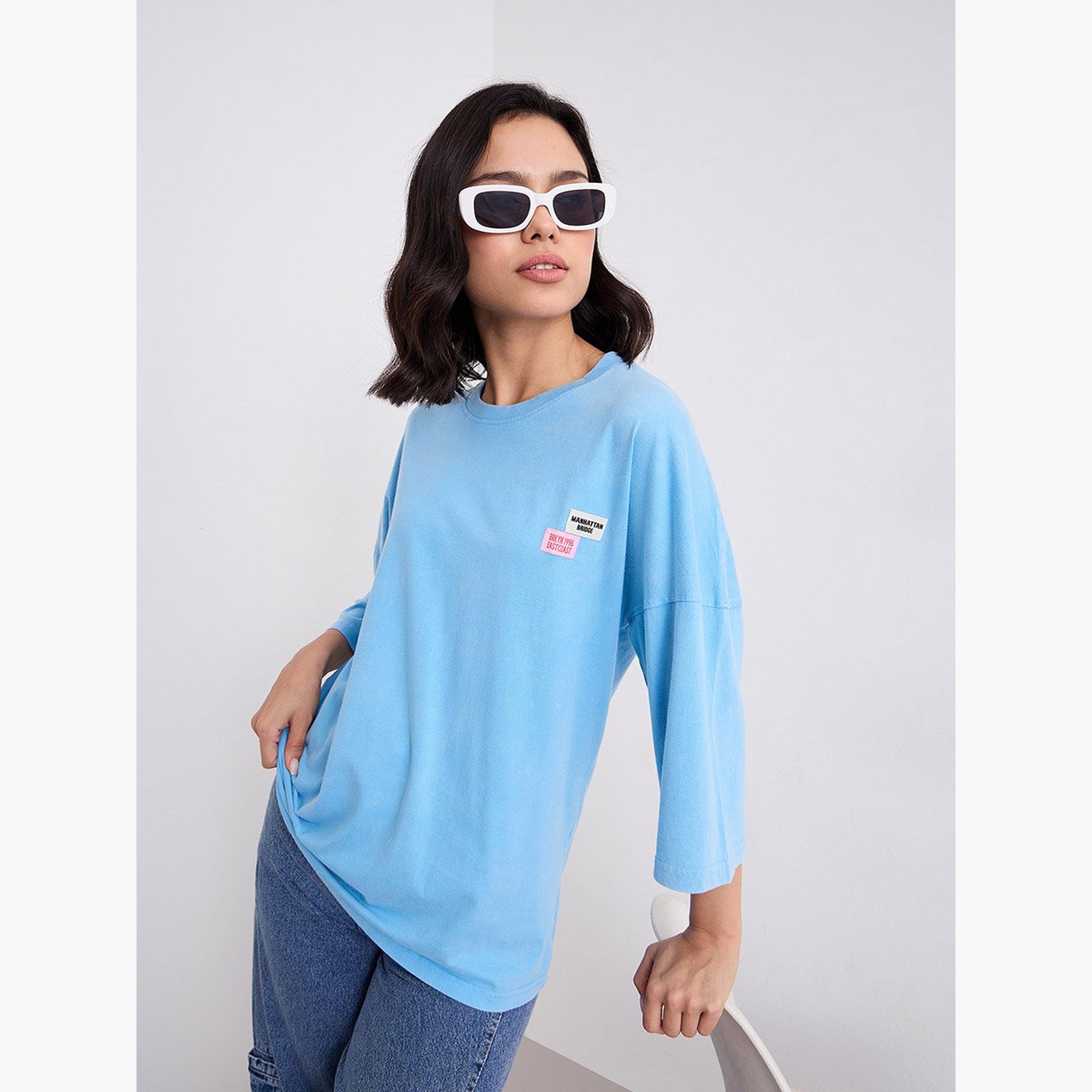 ستايلي - تي شيرت مقاس كبير مغسول بالحامض مع تفاصيل شارة-women-clothing-tshirts-image-5