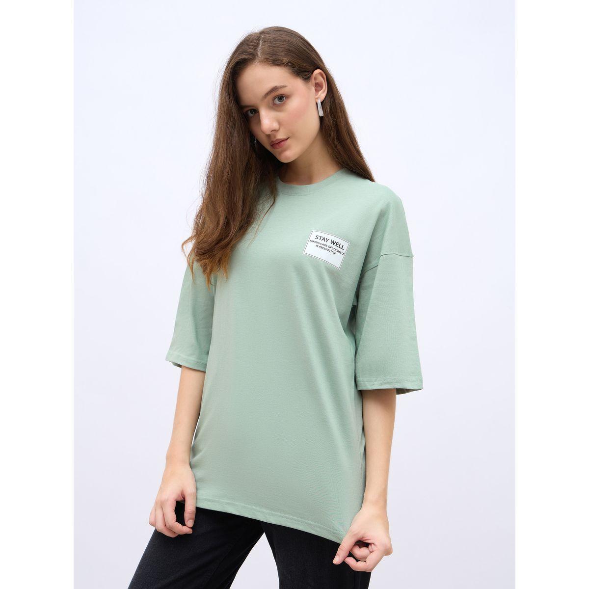 تيشيرت فضفاض طويل مزين بشارة-women-clothing-tshirts-image-3