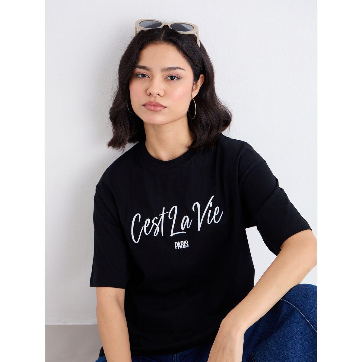 تيشيرت فضفاض بتفاصيل كتابة مُطرزة-women-clothing-tshirts-image-3