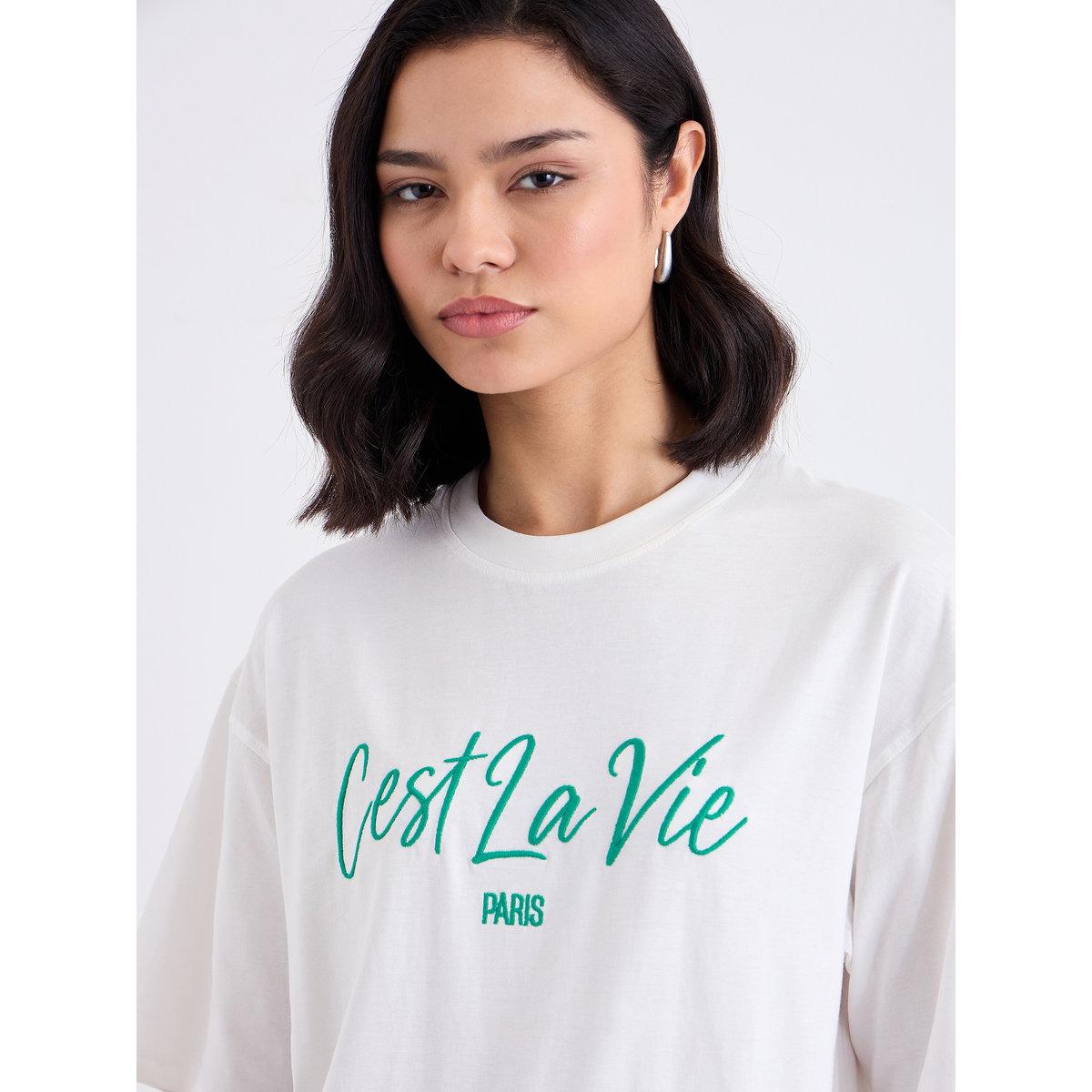 تيشيرت فضفاض بتفاصيل كتابة مُطرزة-women-clothing-tshirts-image-3