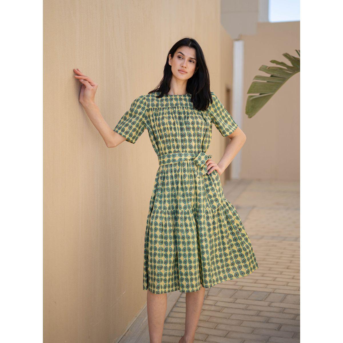 فستان بطول الركبة مطبع بالكامل مع كسرات-women-clothing-dresses-image-2