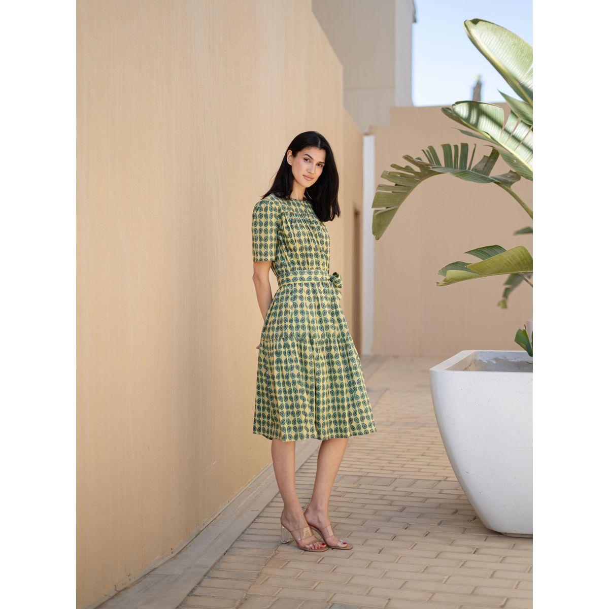 فستان بطول الركبة مطبع بالكامل مع كسرات-women-clothing-dresses-image-5