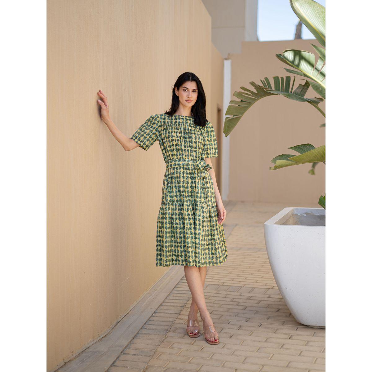 فستان بطول الركبة مطبع بالكامل مع كسرات-women-clothing-dresses-image-6