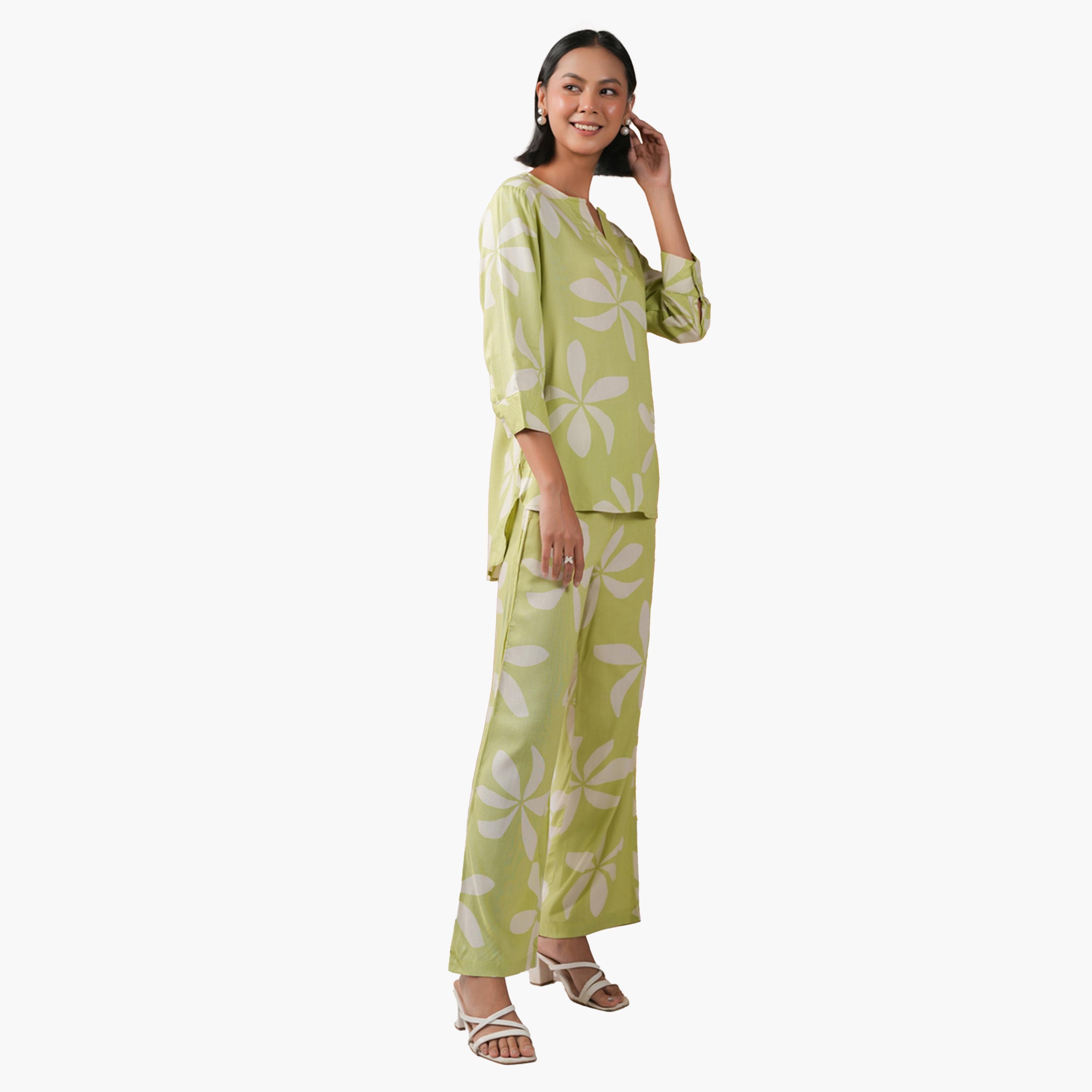 Sanskrutihomes X Styli Floral Printed Notch Neck Top and Pants Co-Ords-women-clothing-coordsets-image-3