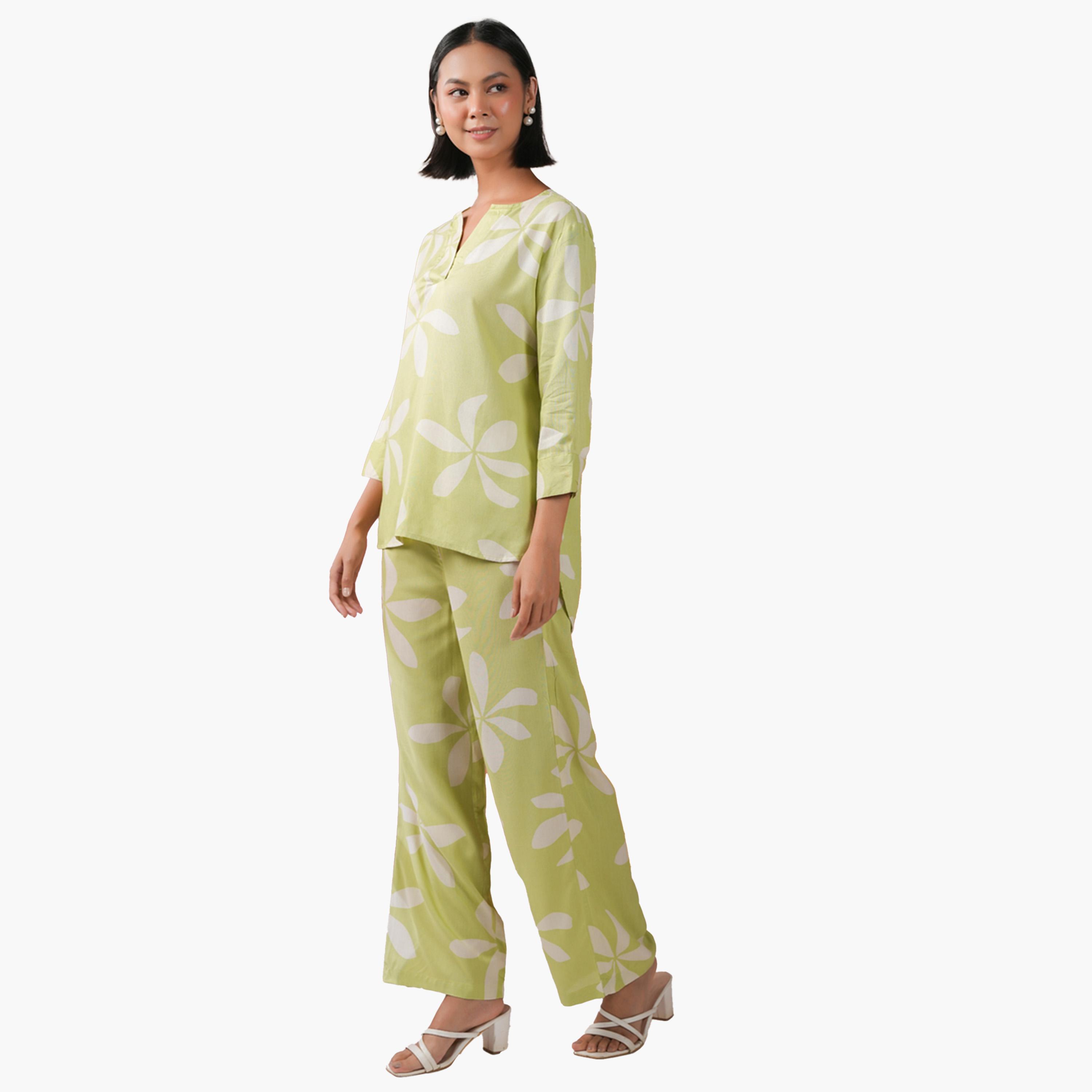 Sanskrutihomes X Styli Floral Printed Notch Neck Top and Pants Co-Ords-women-clothing-coordsets-image-4