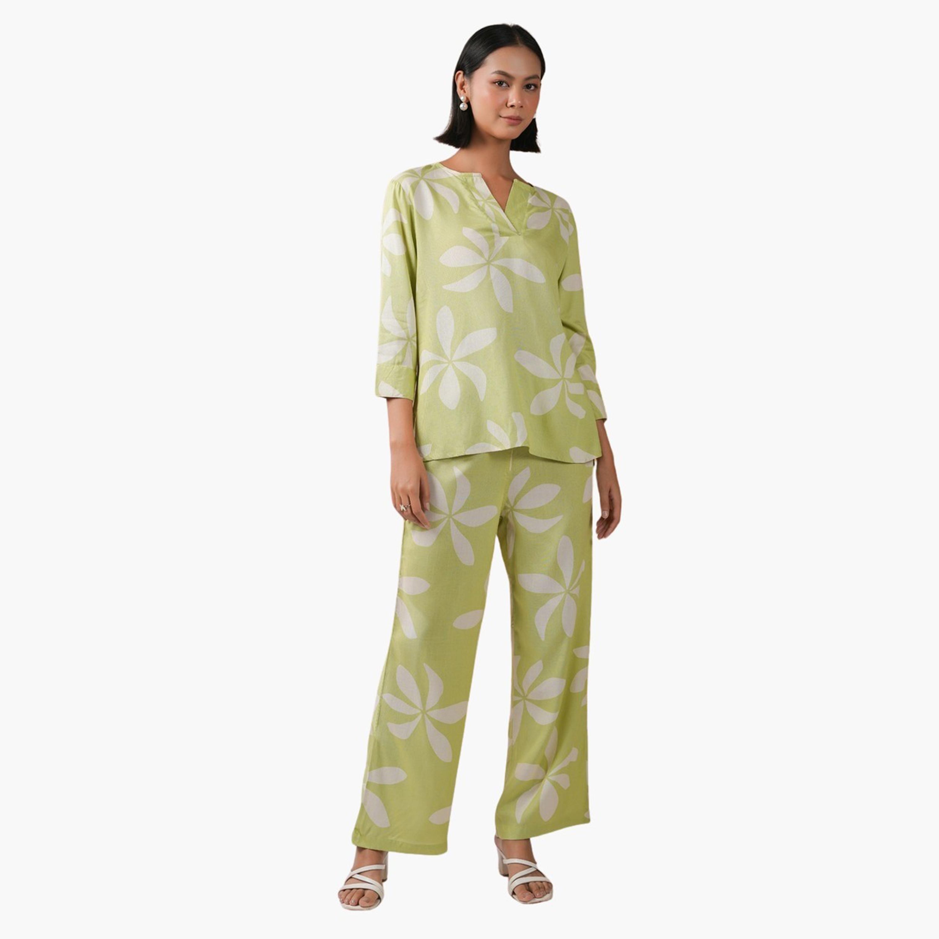 Sanskrutihomes X Styli Floral Printed Notch Neck Top and Pants Co-Ords-women-clothing-coordsets-image-5