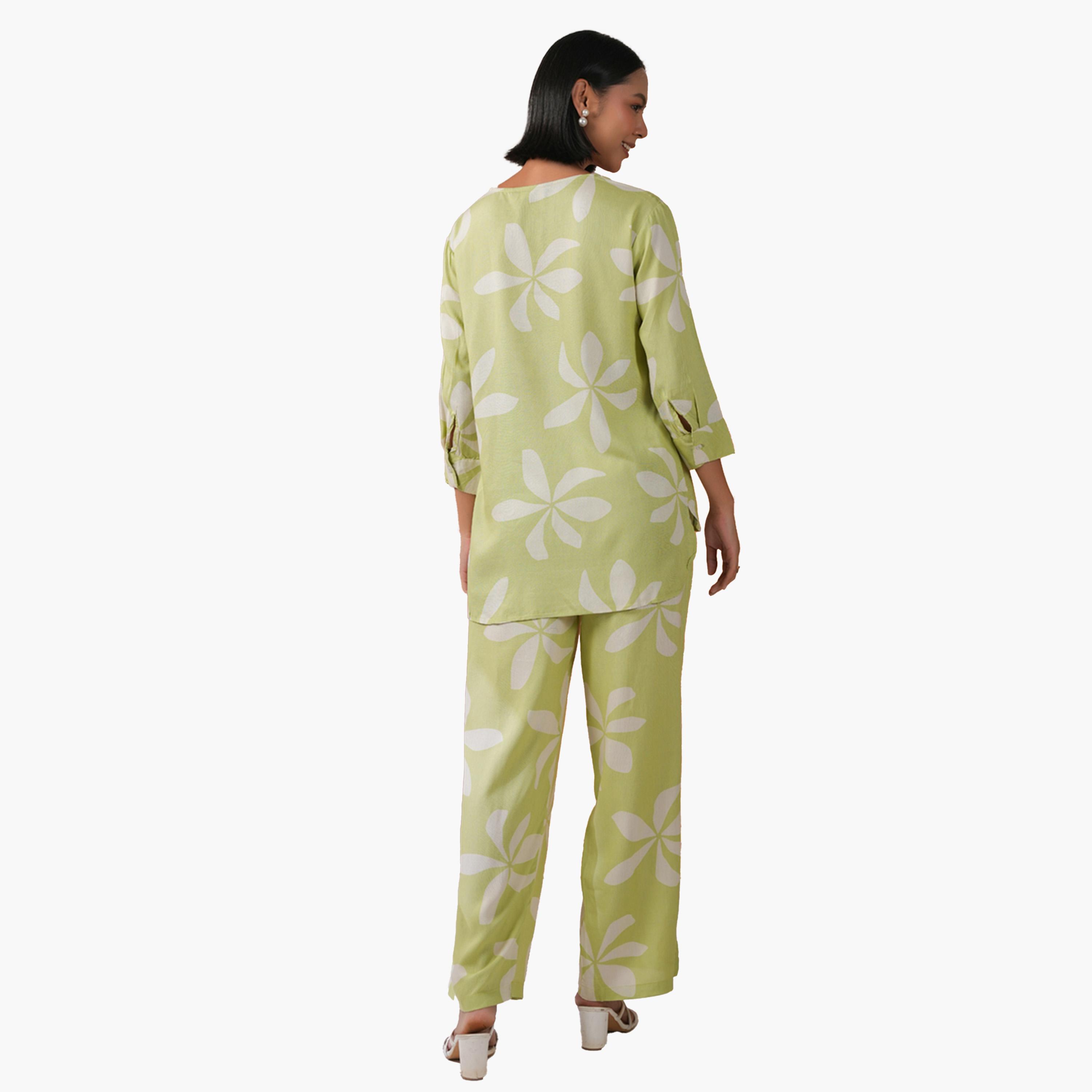 Sanskrutihomes X Styli Floral Printed Notch Neck Top and Pants Co-Ords-women-clothing-coordsets-image-6