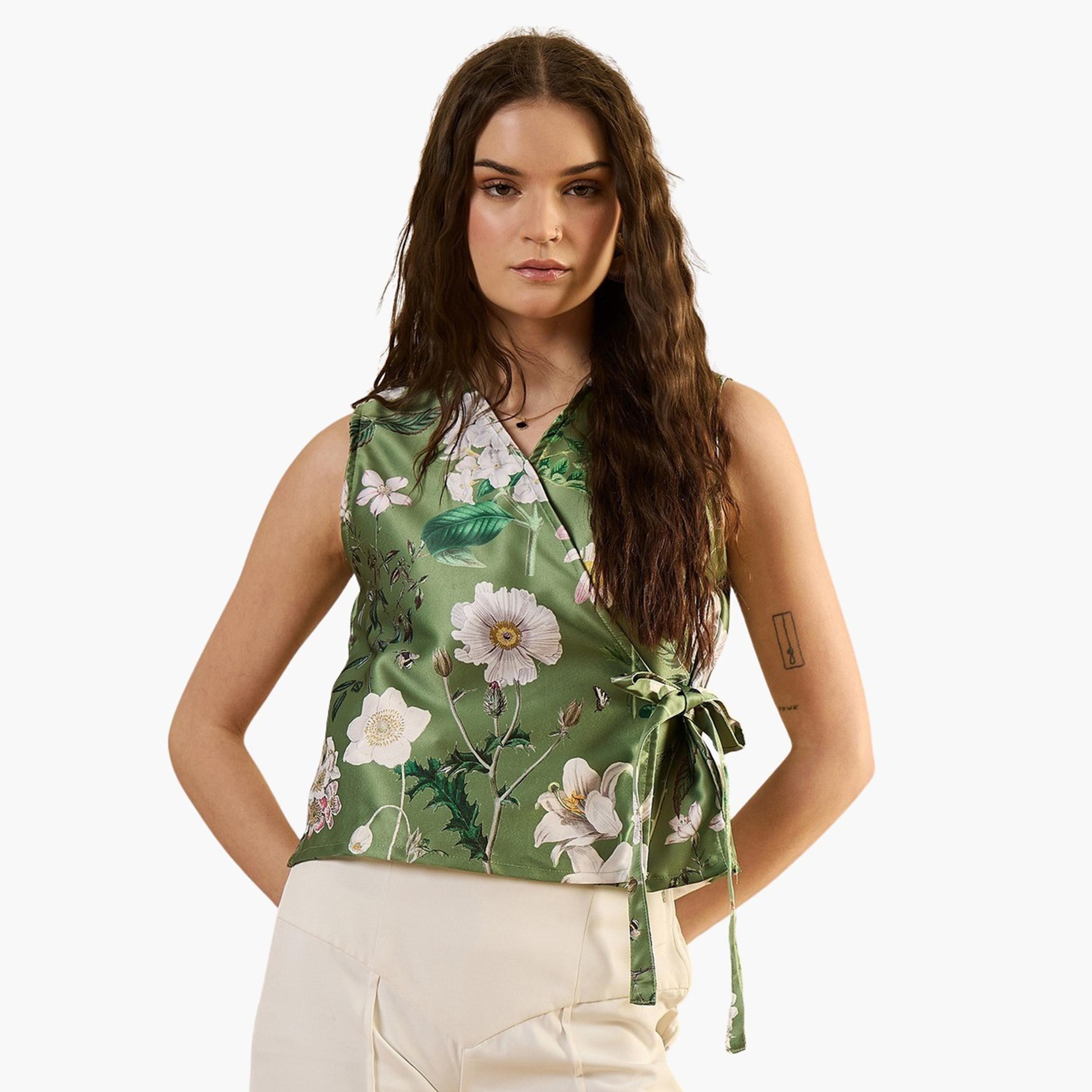 سانسكروتي هومز × ستايلي-  بلوزة ساتان بدون أكمام بطبعة زهور مع تفاصيل ربطة عنق-women-clothing-shirtsandblouses-blouses-image-1