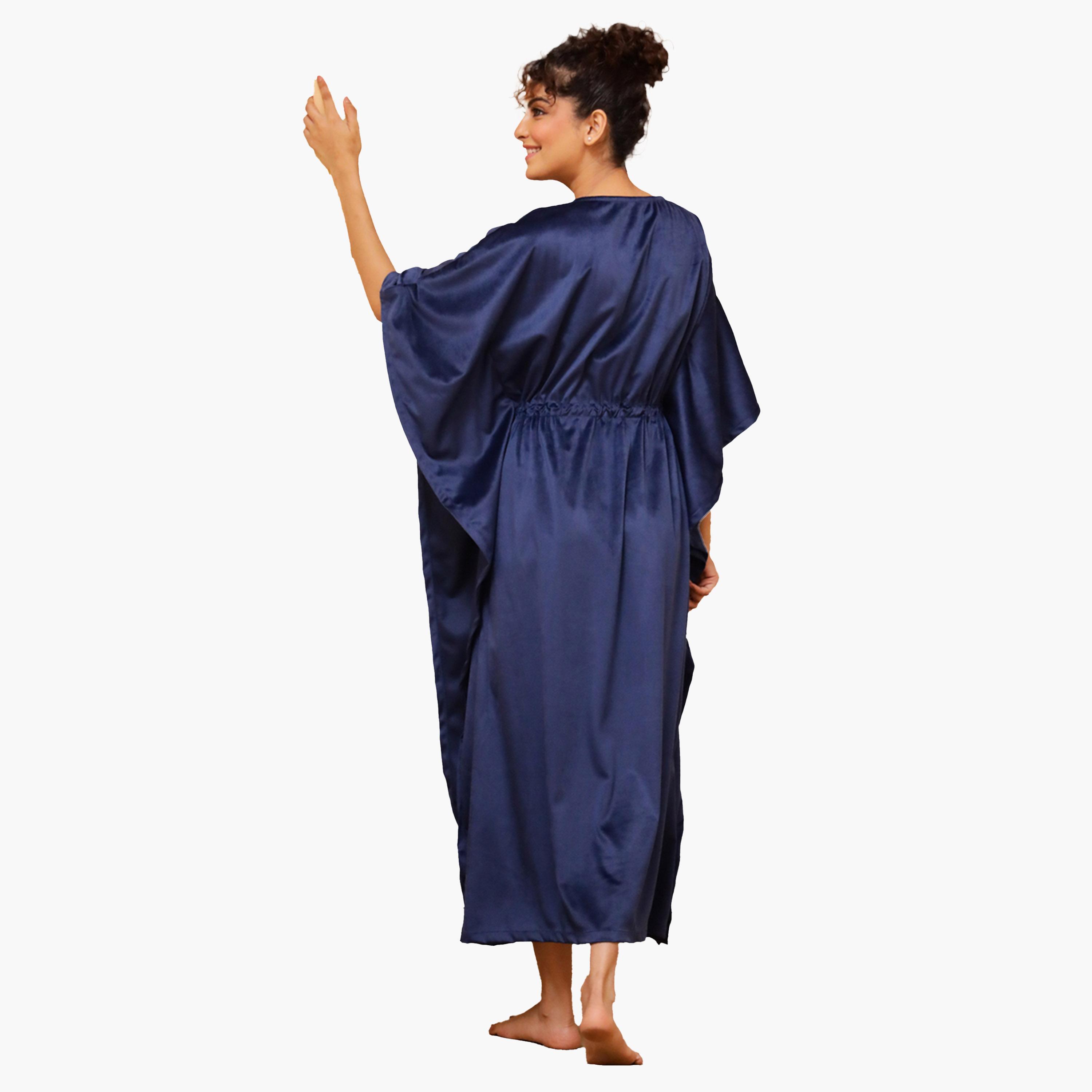 سانسكروتي هومز × ستايلي - فستان نوم قفطان بمظهر مخملي مع رباط خصر-women-clothing-nightwear-nighties-image-2