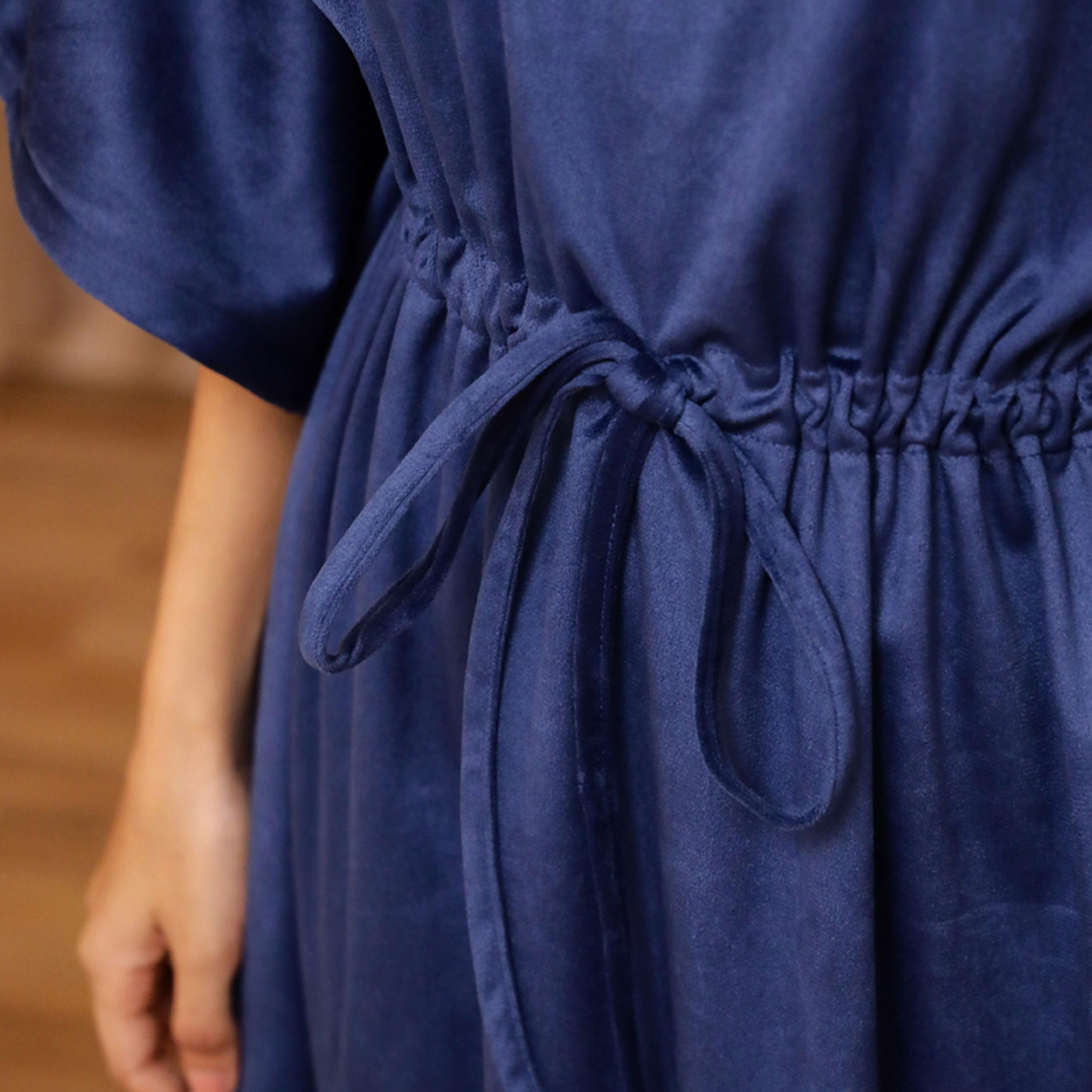 سانسكروتي هومز × ستايلي - فستان نوم قفطان بمظهر مخملي مع رباط خصر-women-clothing-nightwear-nighties-image-7