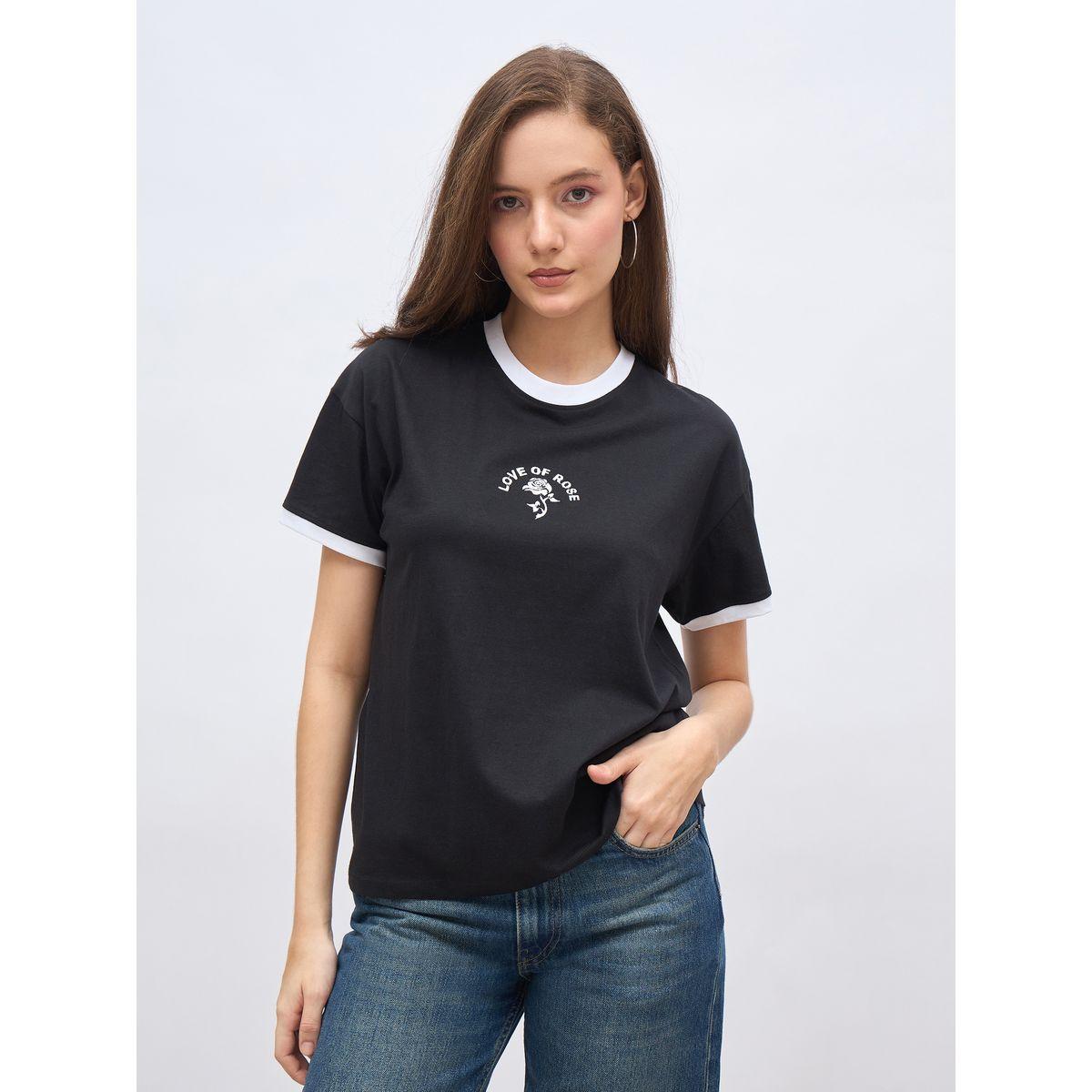 تيشيرت بقصة بوكسي وتفاصيل مُطرزة-women-clothing-tshirts-image-2