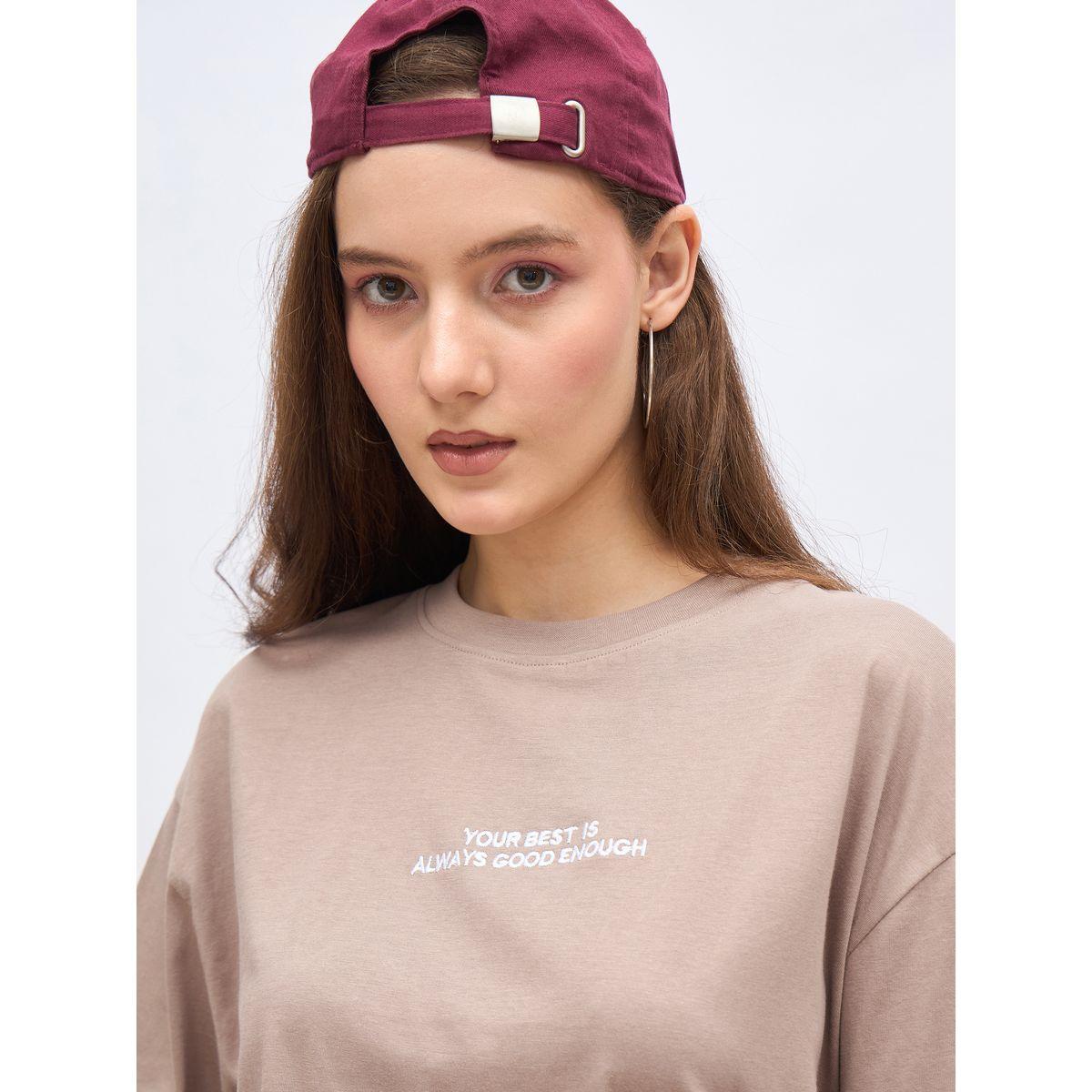 تيشيرت فضفاض بتفاصيل كتابة مُطرزة-women-clothing-tshirts-image-4
