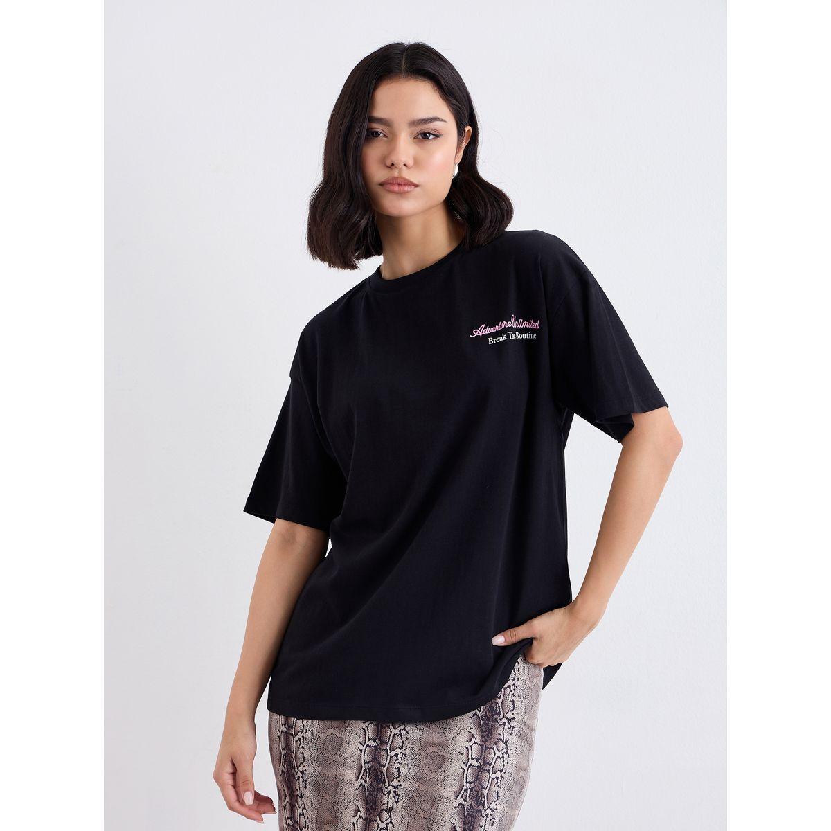 تيشيرت فضفاض بتفاصيل كتابة مُطرزة-women-clothing-tshirts-image-2