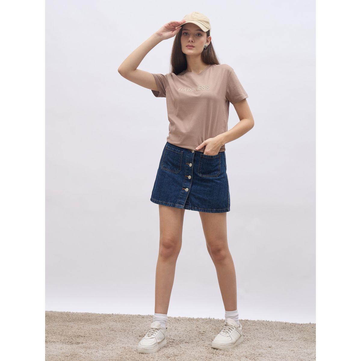 تيشيرت بتفاصيل كتابة مُطرزة مع أكمام قصيرة-women-clothing-tshirts-image-1