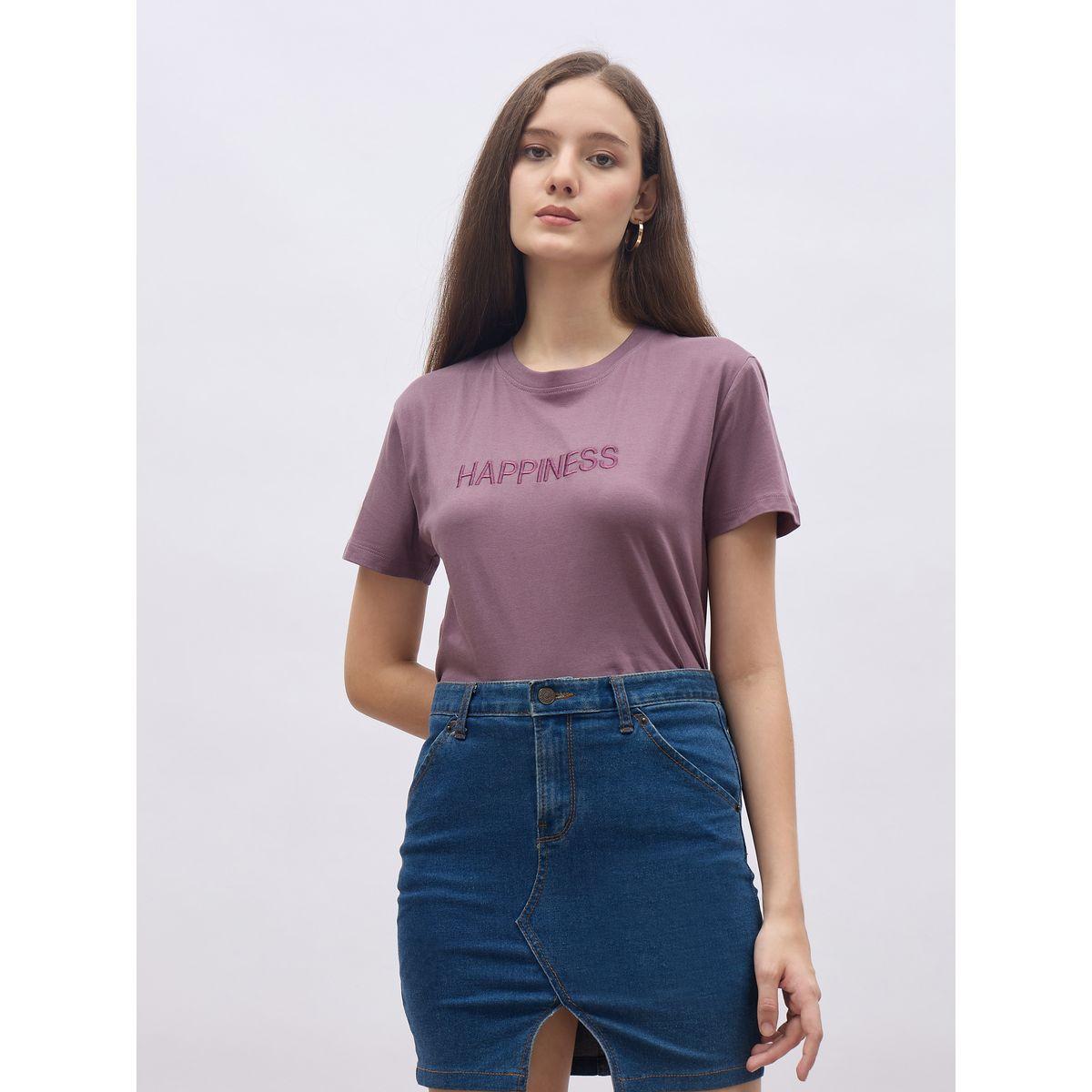 تيشيرت بتفاصيل كتابة مُطرزة مع أكمام قصيرة-women-clothing-tshirts-image-2