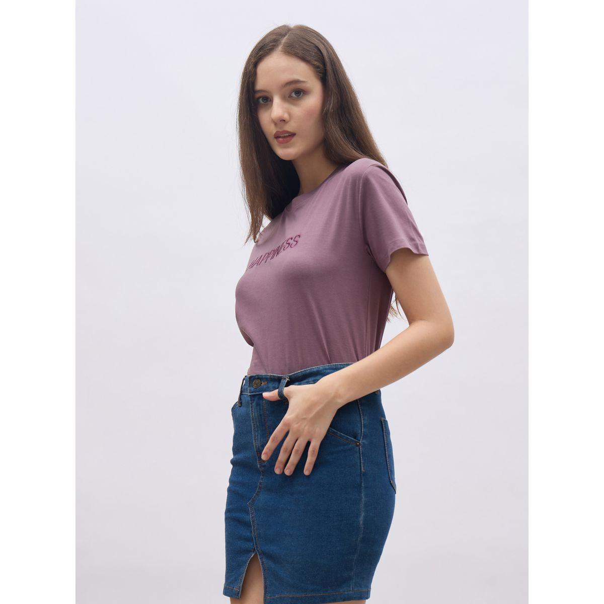 تيشيرت بتفاصيل كتابة مُطرزة مع أكمام قصيرة-women-clothing-tshirts-image-3
