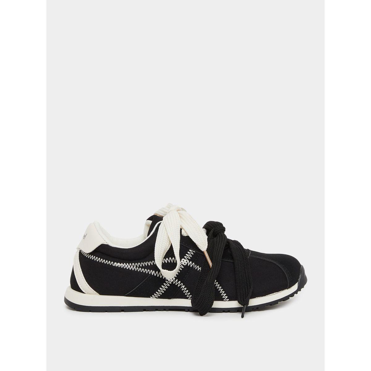 حذاء سنيكرز برباط غلق وتفاصيل درزات-women-shoes-sneakers-image-1