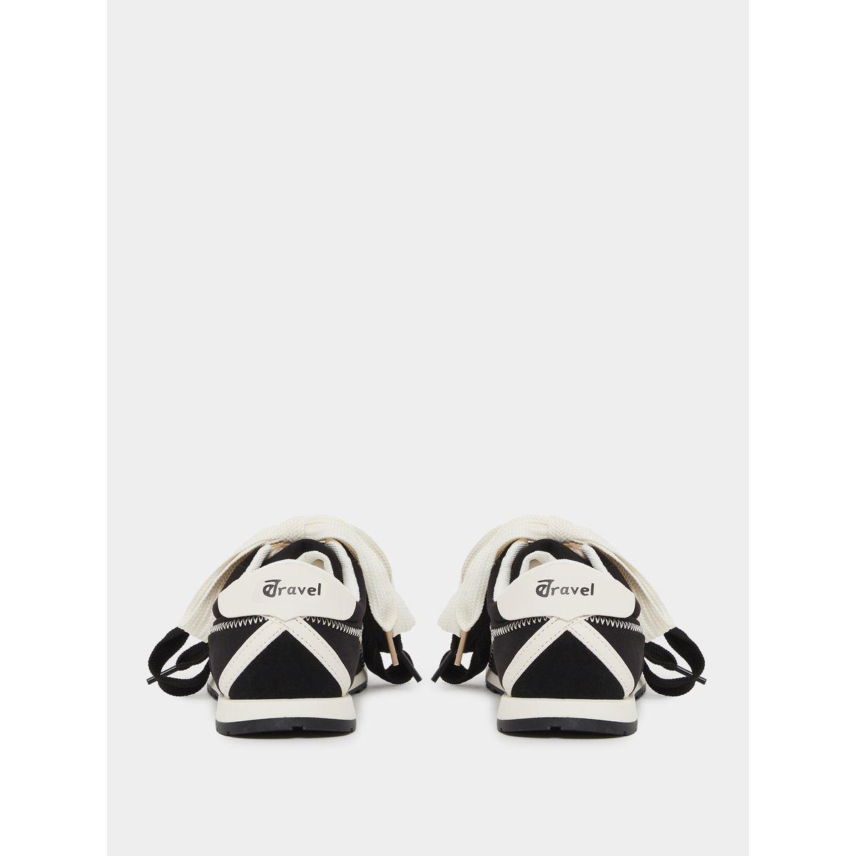 حذاء سنيكرز برباط غلق وتفاصيل درزات-women-shoes-sneakers-image-4