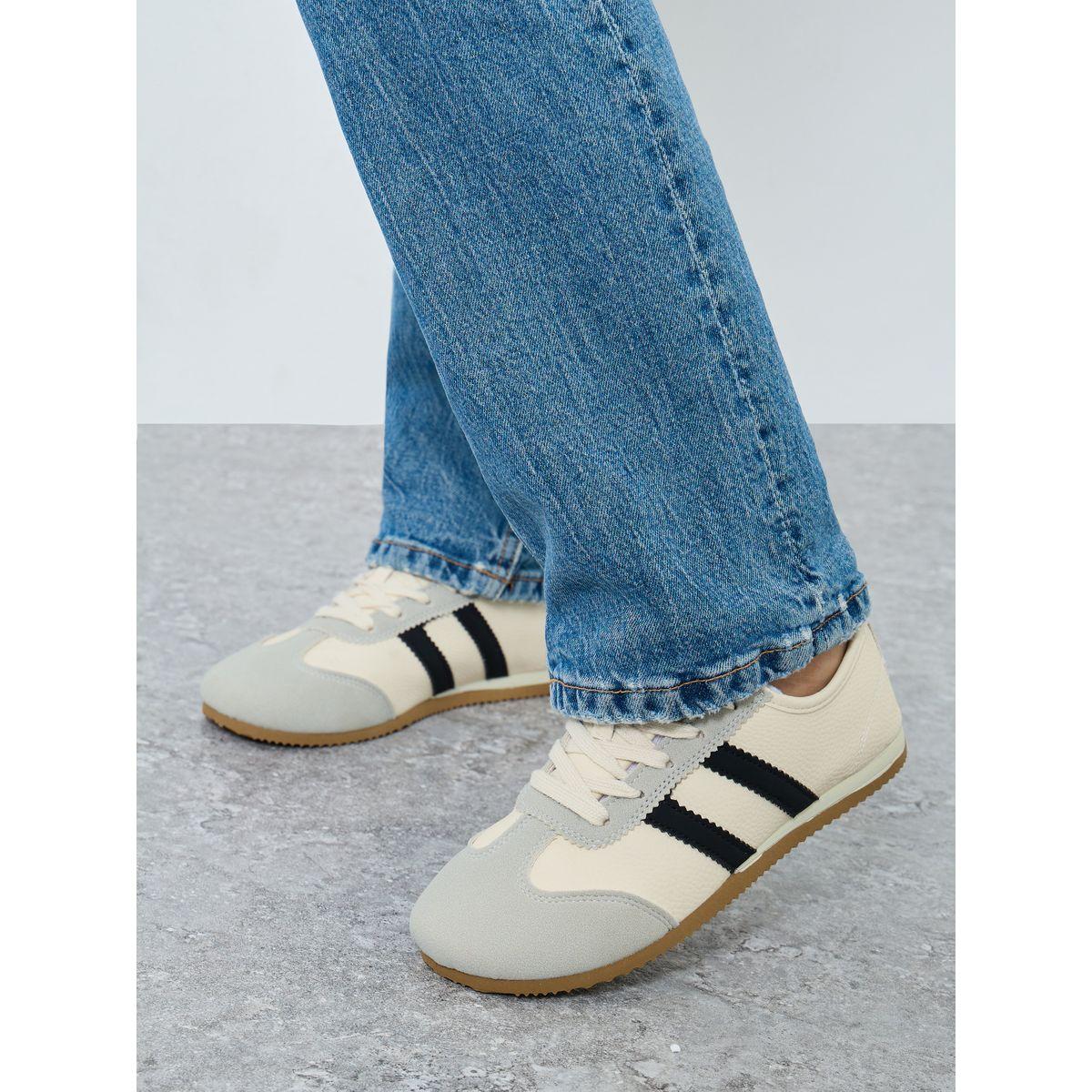 حذاء سنيكرز بأشرطة مع رباط غلق-women-shoes-sneakers-image-1