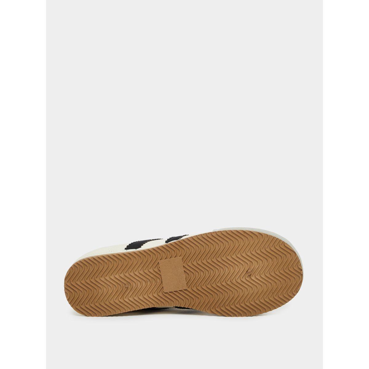 حذاء سنيكرز بأشرطة مع رباط غلق-women-shoes-sneakers-image-7