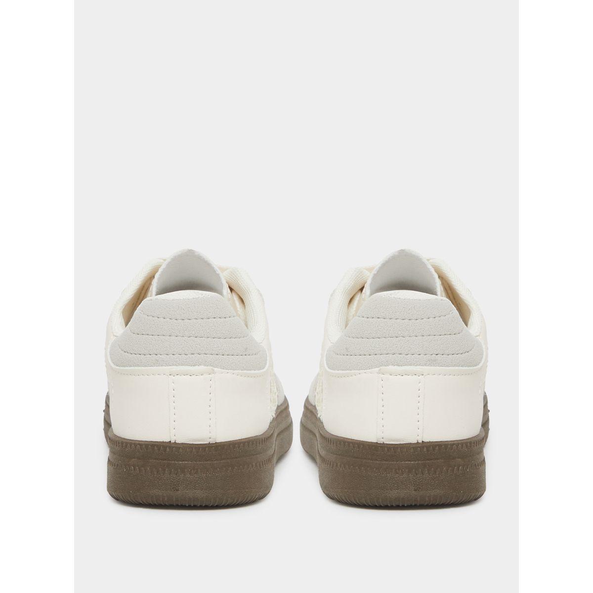 حذاء سنيكرز بنمط كتل الالوان ورباط غلق-women-shoes-sneakers-image-4