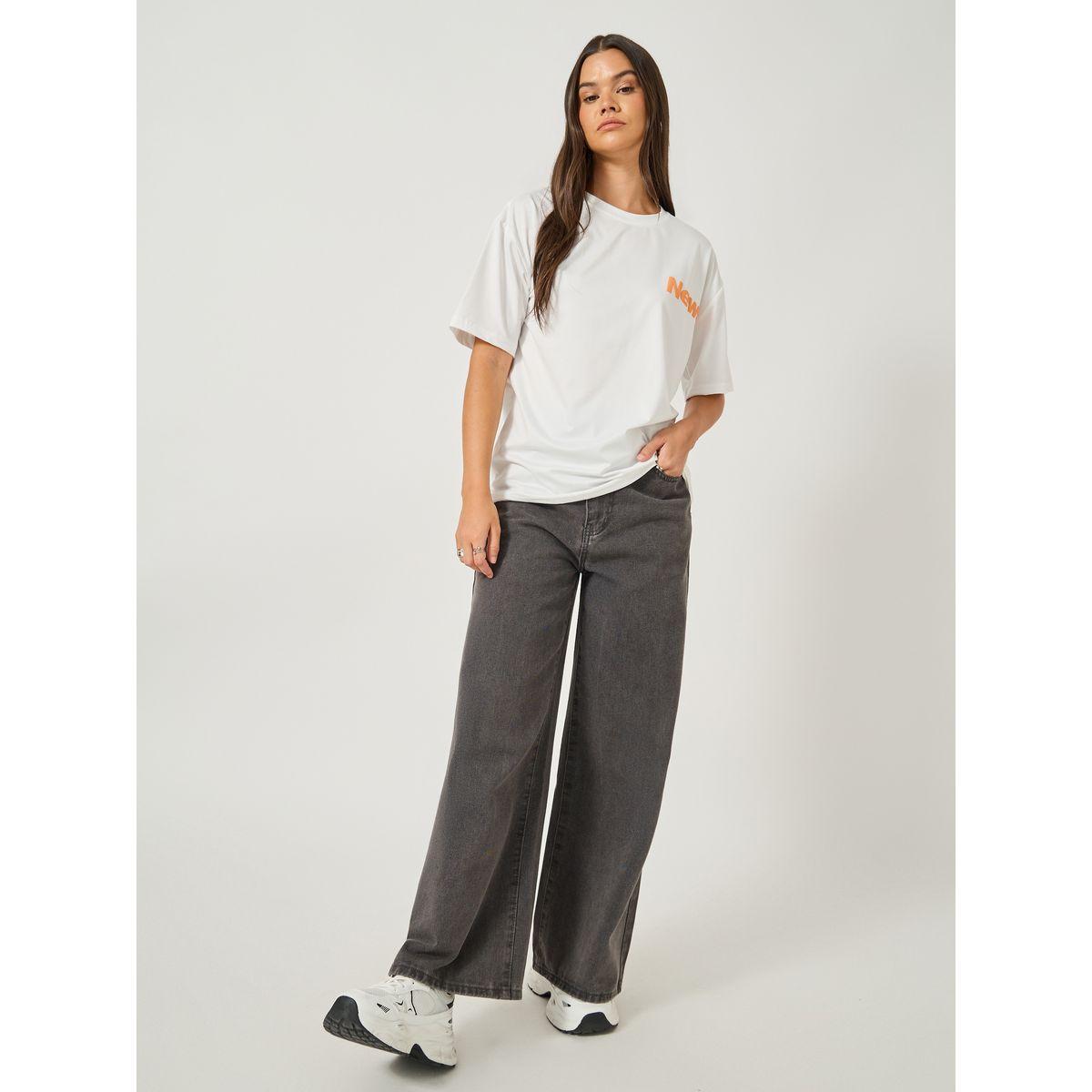 تيشيرت بياقة دائرية وطبعة كتابة-women-clothing-tshirts-image-2