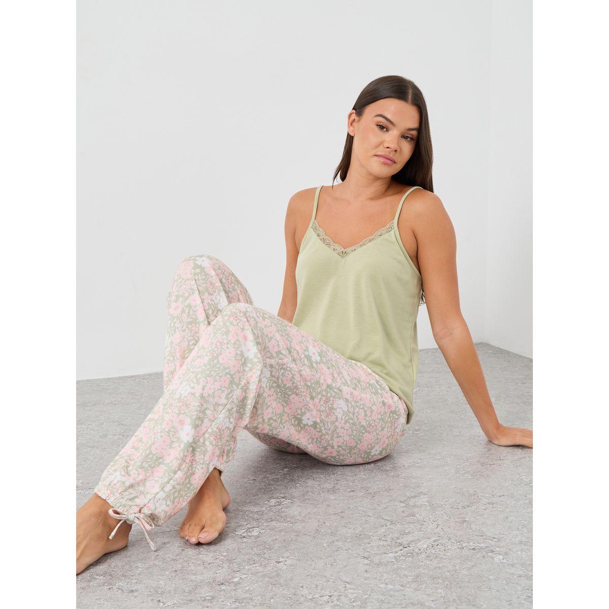 طقم بيجاما من بنطال وبلوزة بحمالات وتفاصيل دانتيل-women-clothing-nightwear-pyjamas-longsets-image-1