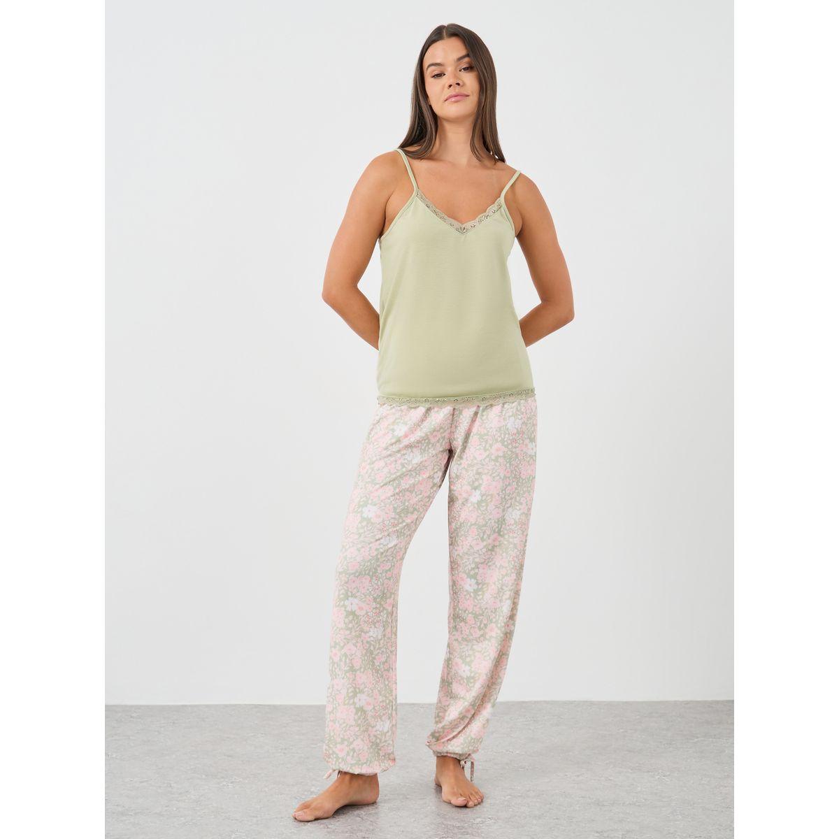 طقم بيجاما من بنطال وبلوزة بحمالات وتفاصيل دانتيل-women-clothing-nightwear-pyjamas-longsets-image-2