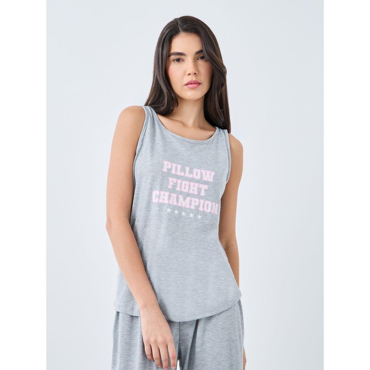 طقم من بنطال بيجاما وبلوزة بطبعة كتابة-women-clothing-nightwear-pyjamas-longsets-image-2