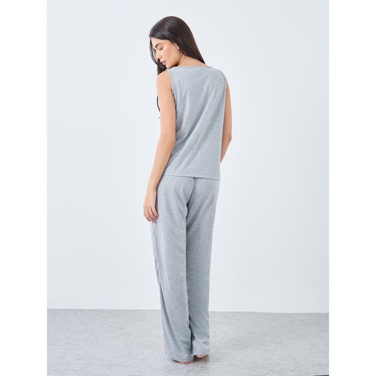 طقم من بنطال بيجاما وبلوزة بطبعة كتابة-women-clothing-nightwear-pyjamas-longsets-image-4
