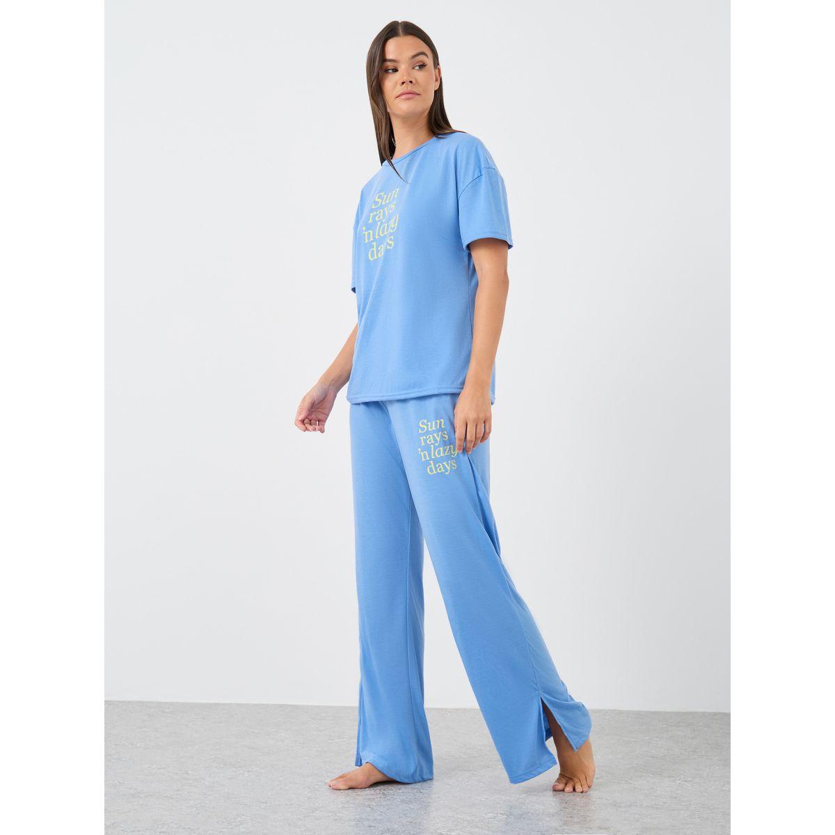 طقم بيجاما من بنطال وتيشيرت بطبعة كتابة-women-clothing-nightwear-pyjamas-longsets-image-1